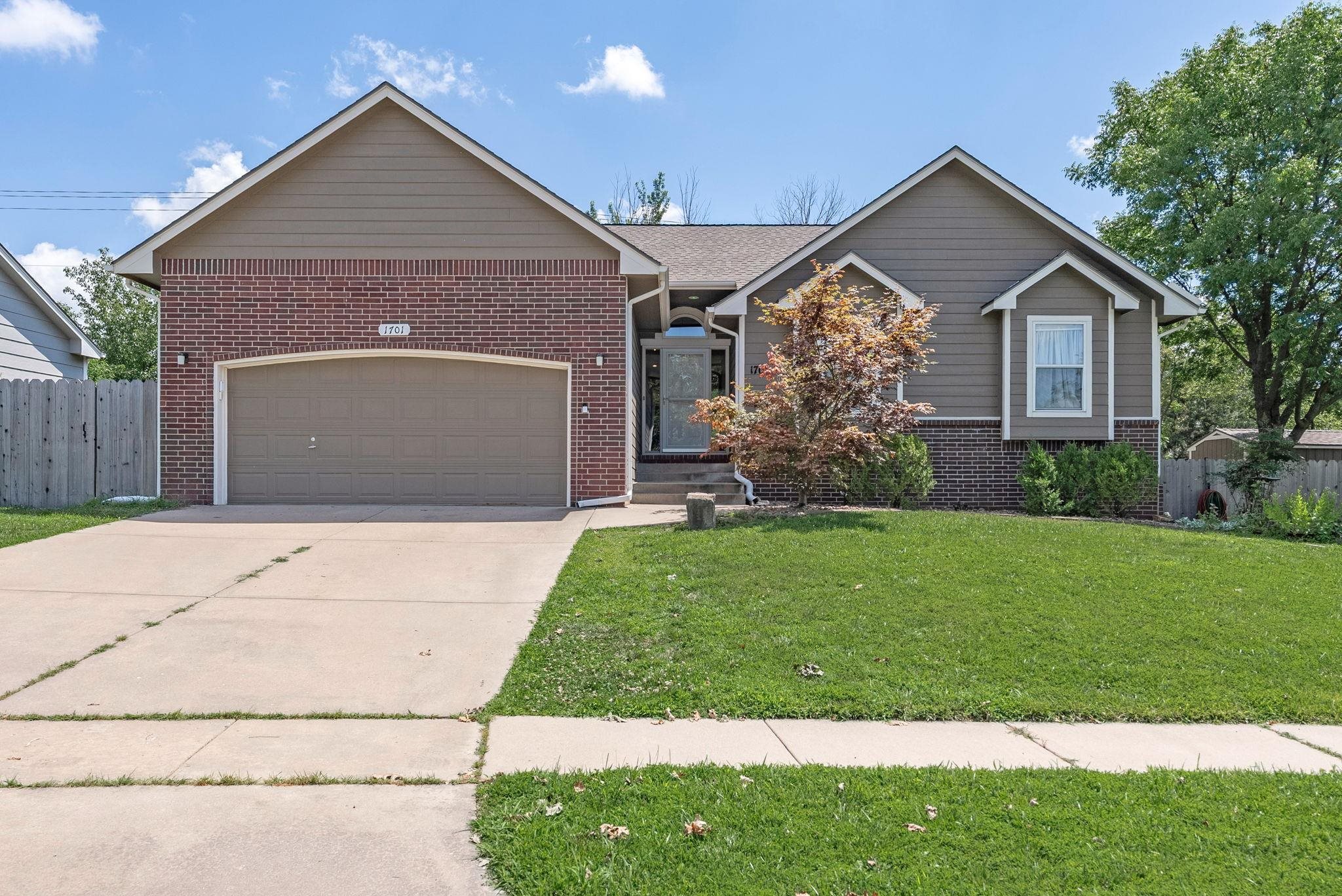 1701 E Southridge Circle Property Photo 1