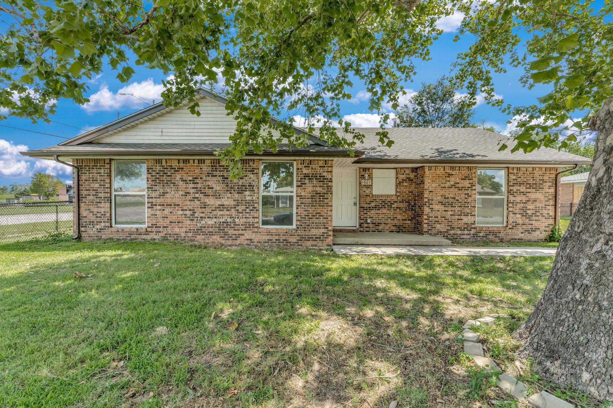 1621 E Del Mar St Property Photo 1