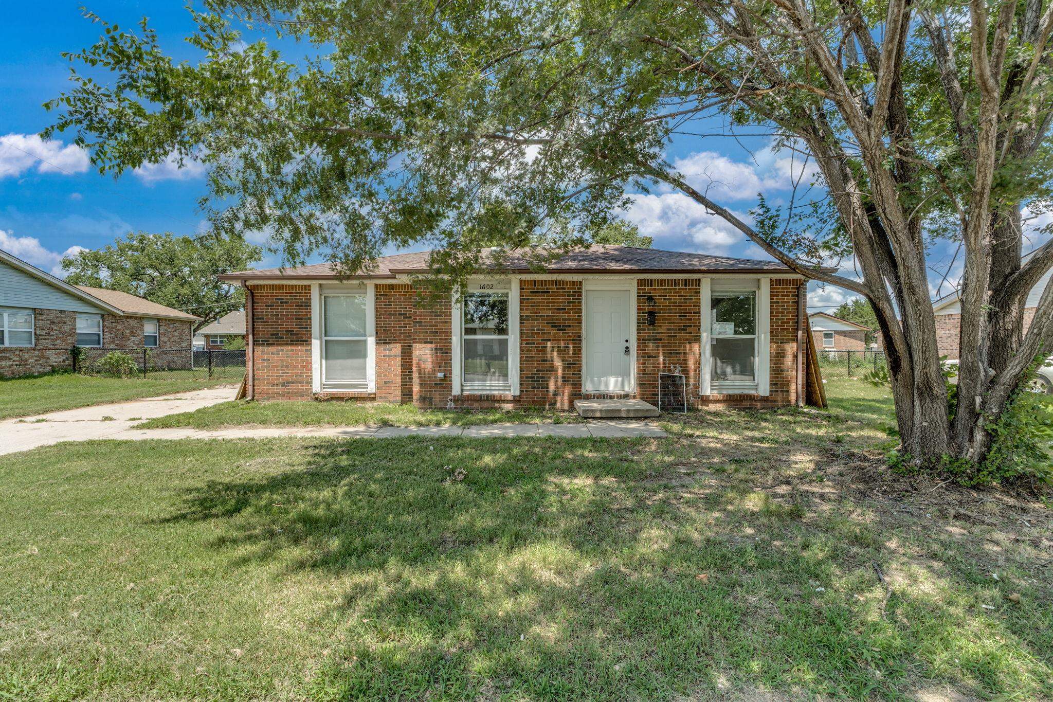 1602 E Catalina St Property Photo 1