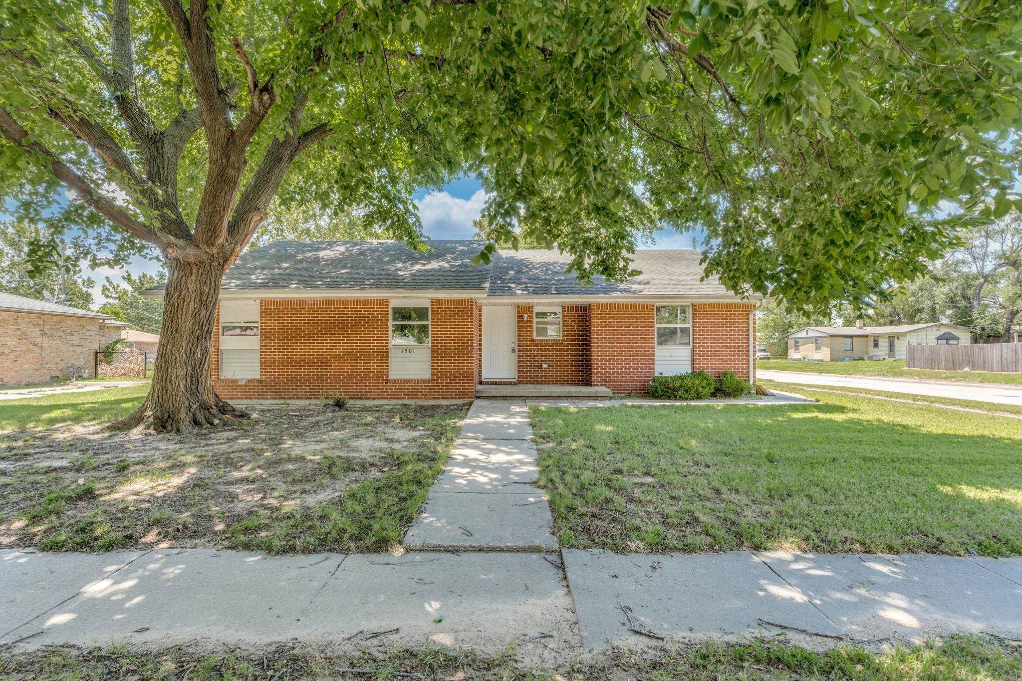 1501 E Catalina St Property Photo 1