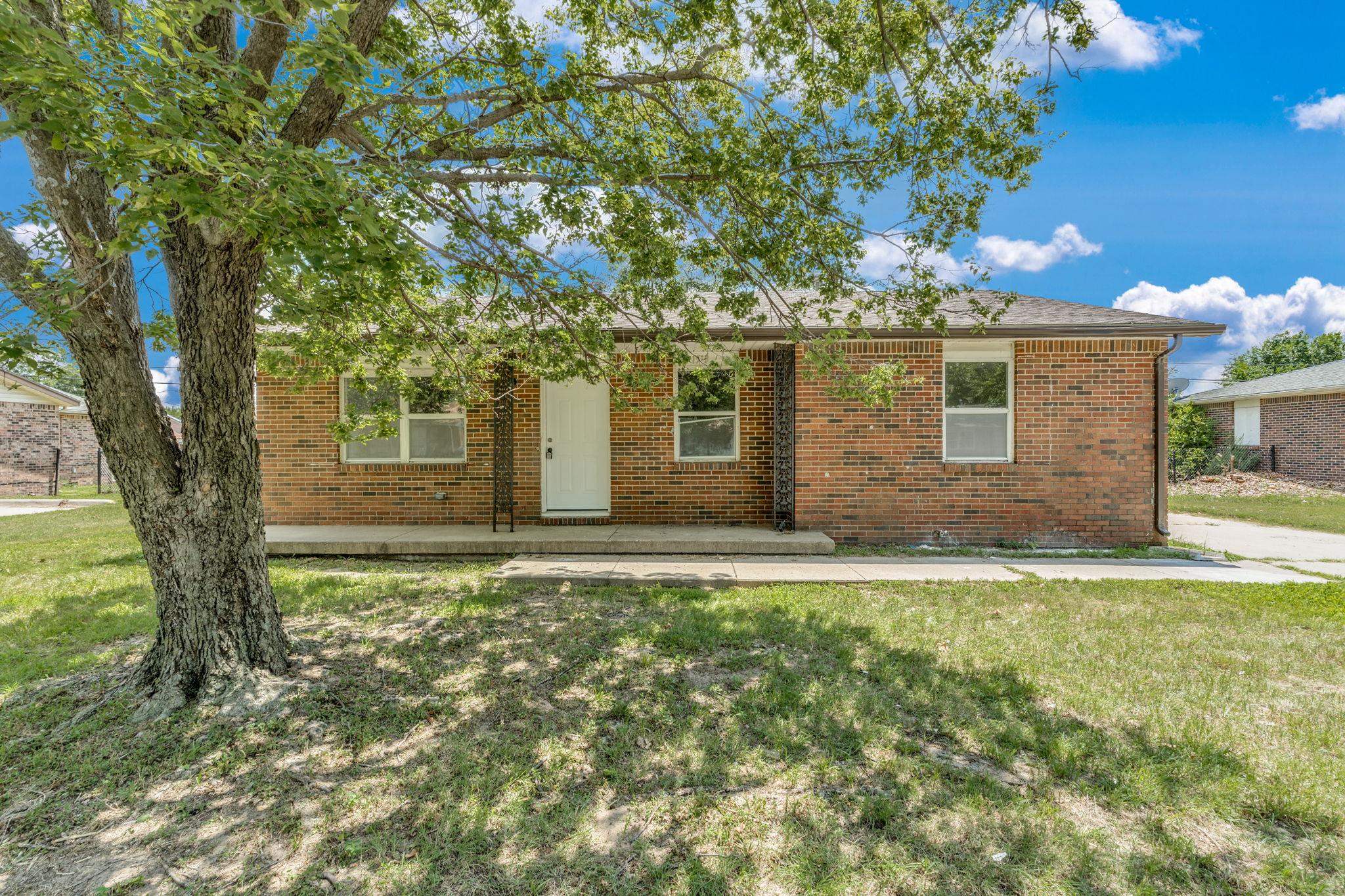 1513 E Del Mar St Property Photo 1