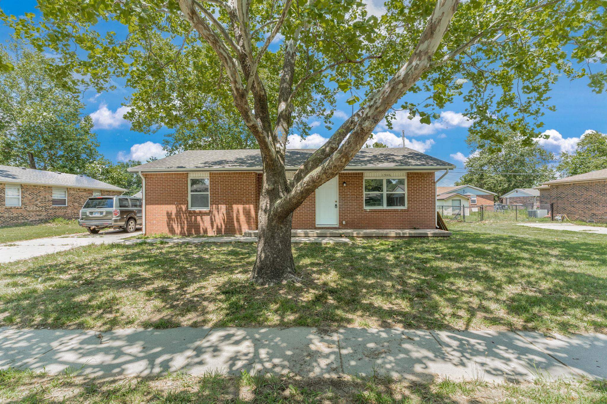 1506 E Del Mar Property Photo 1