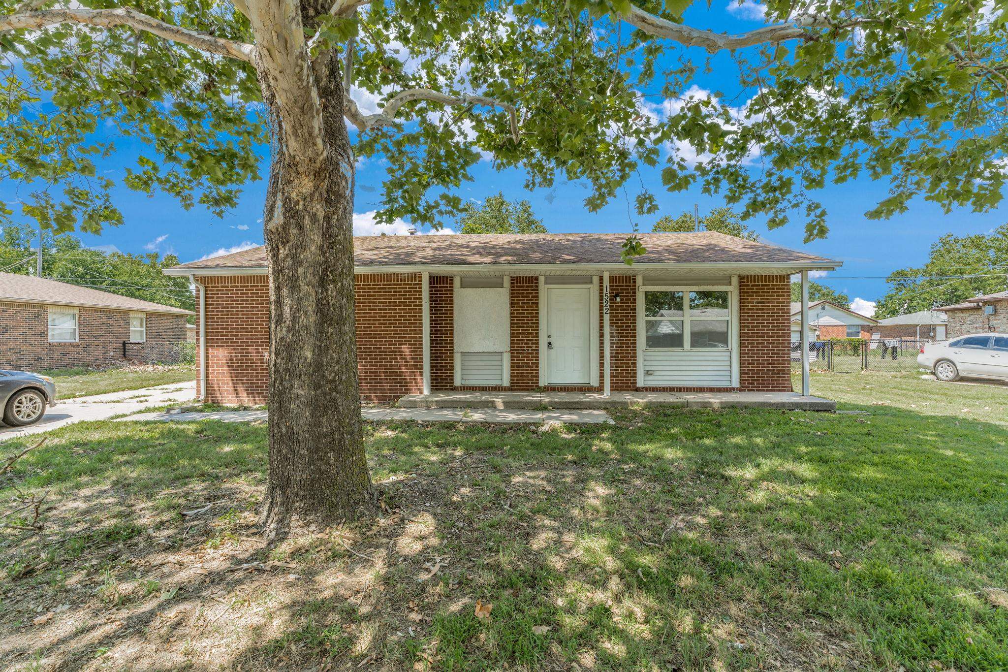 1522 E Del Mar St Property Photo 1