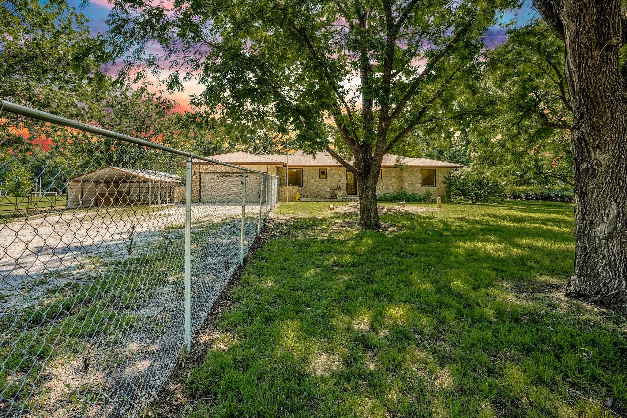 1404 N Greenwich Rd Property Photo 2
