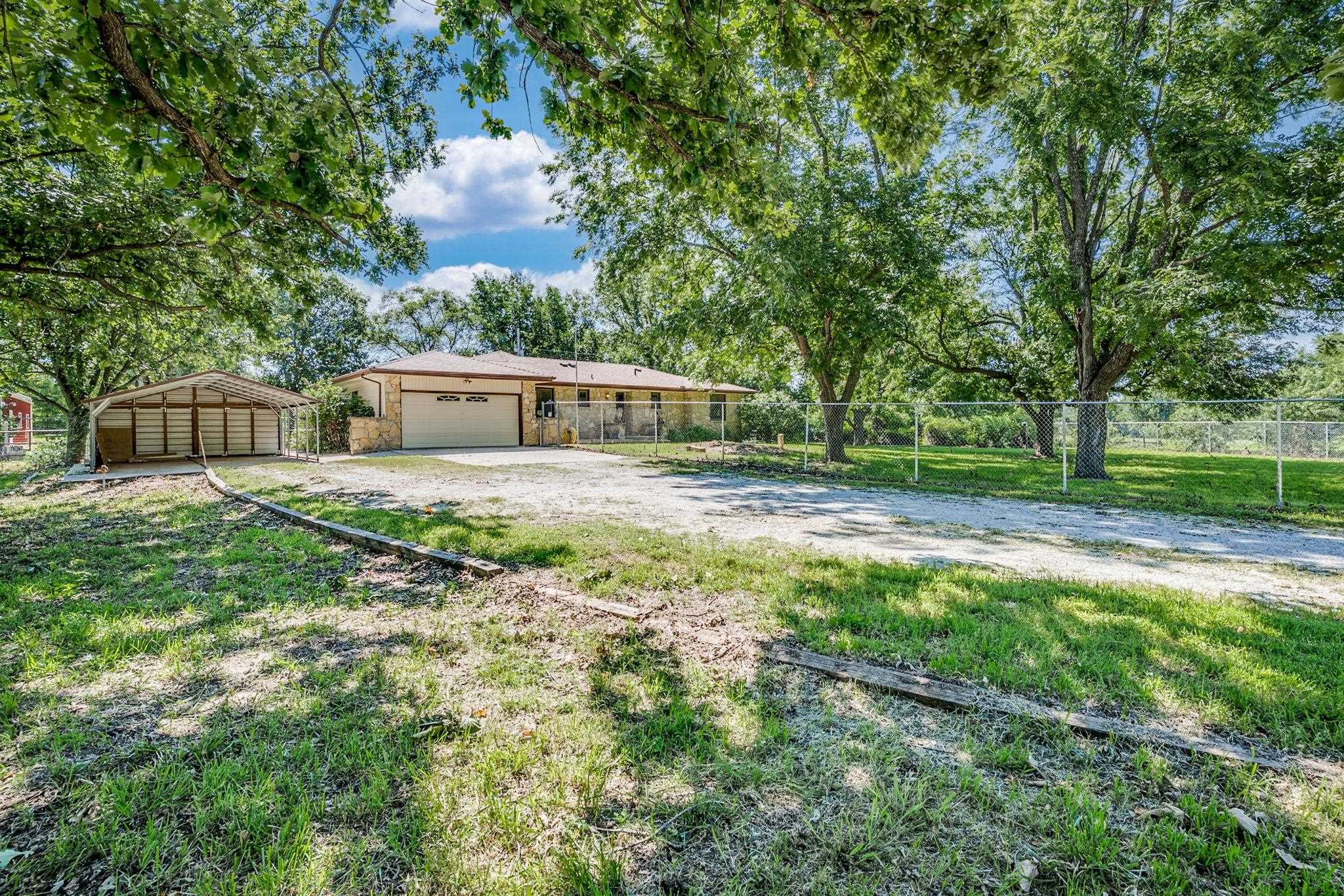 1404 N Greenwich Rd Property Photo 3