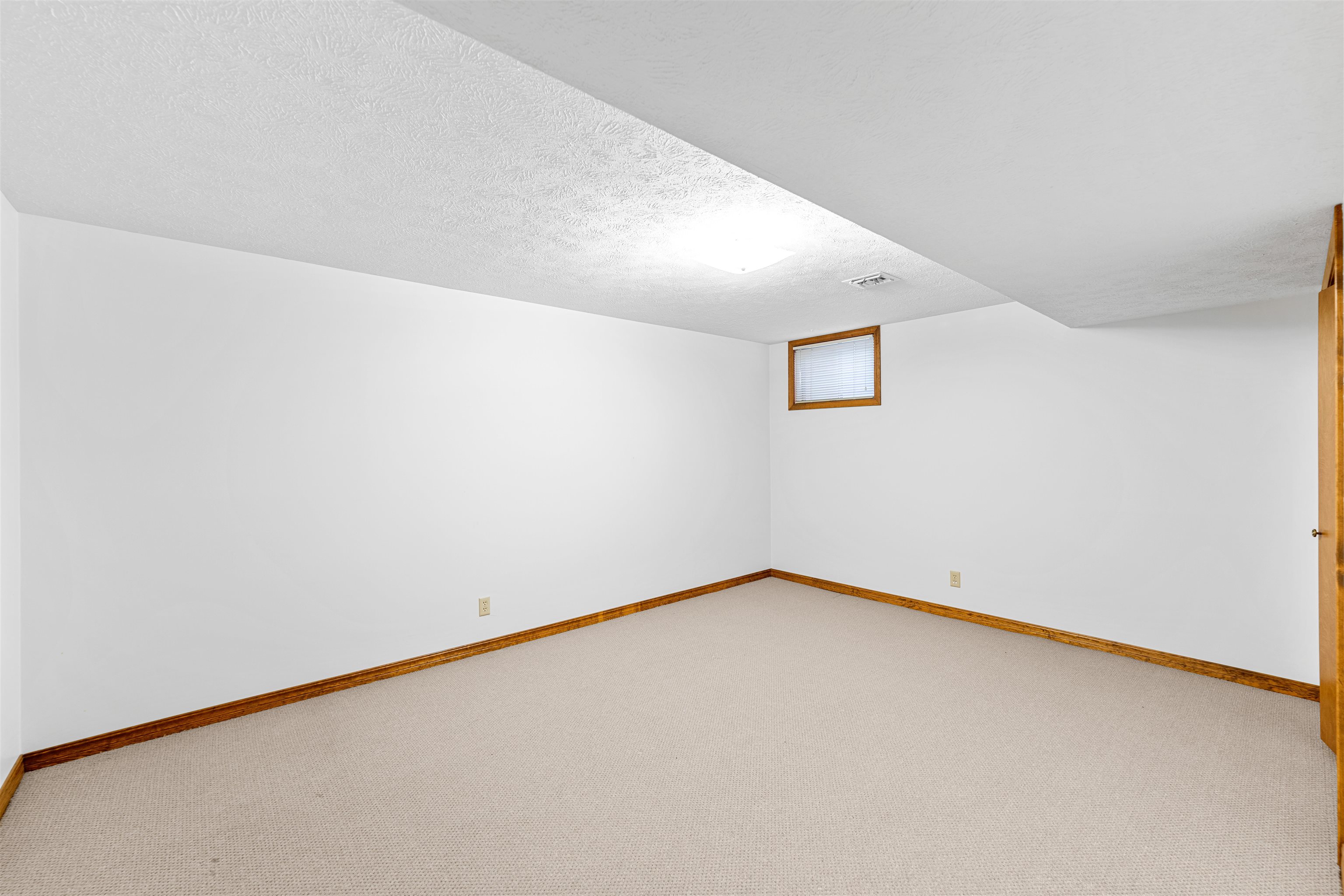 114 W Green St Property Photo 24