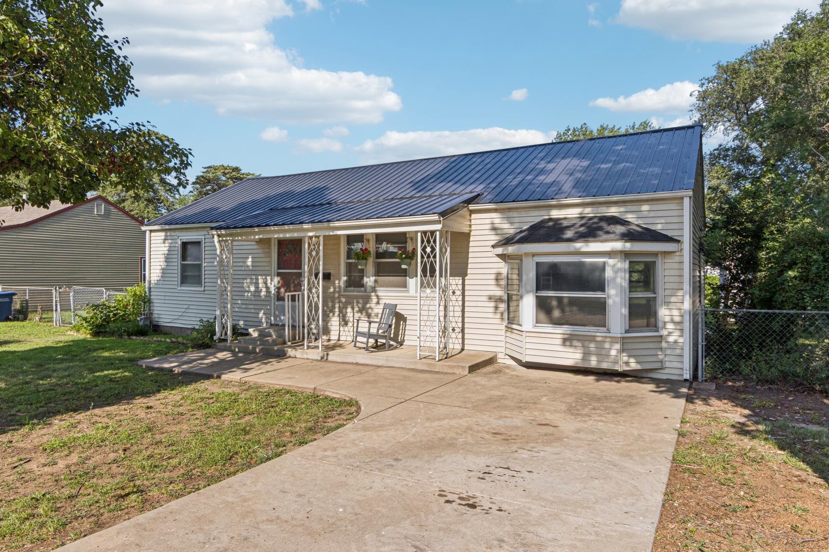 1719 N Moyle Property Photo 1