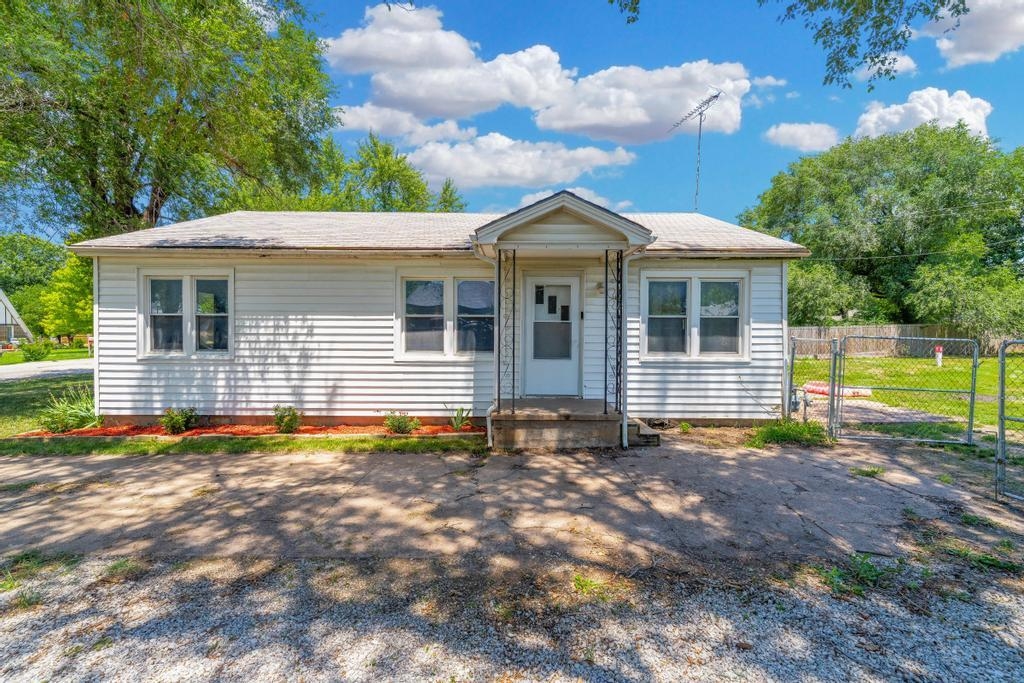 1623 N C St Property Photo 1