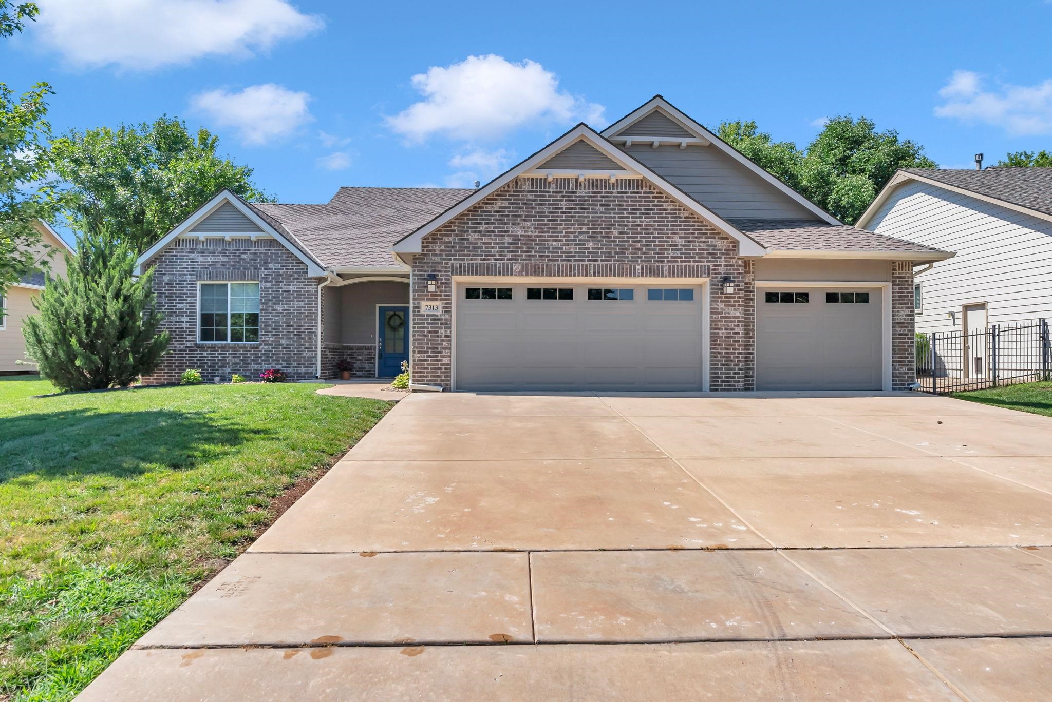 7313 E Cedaridge Property Photo 1