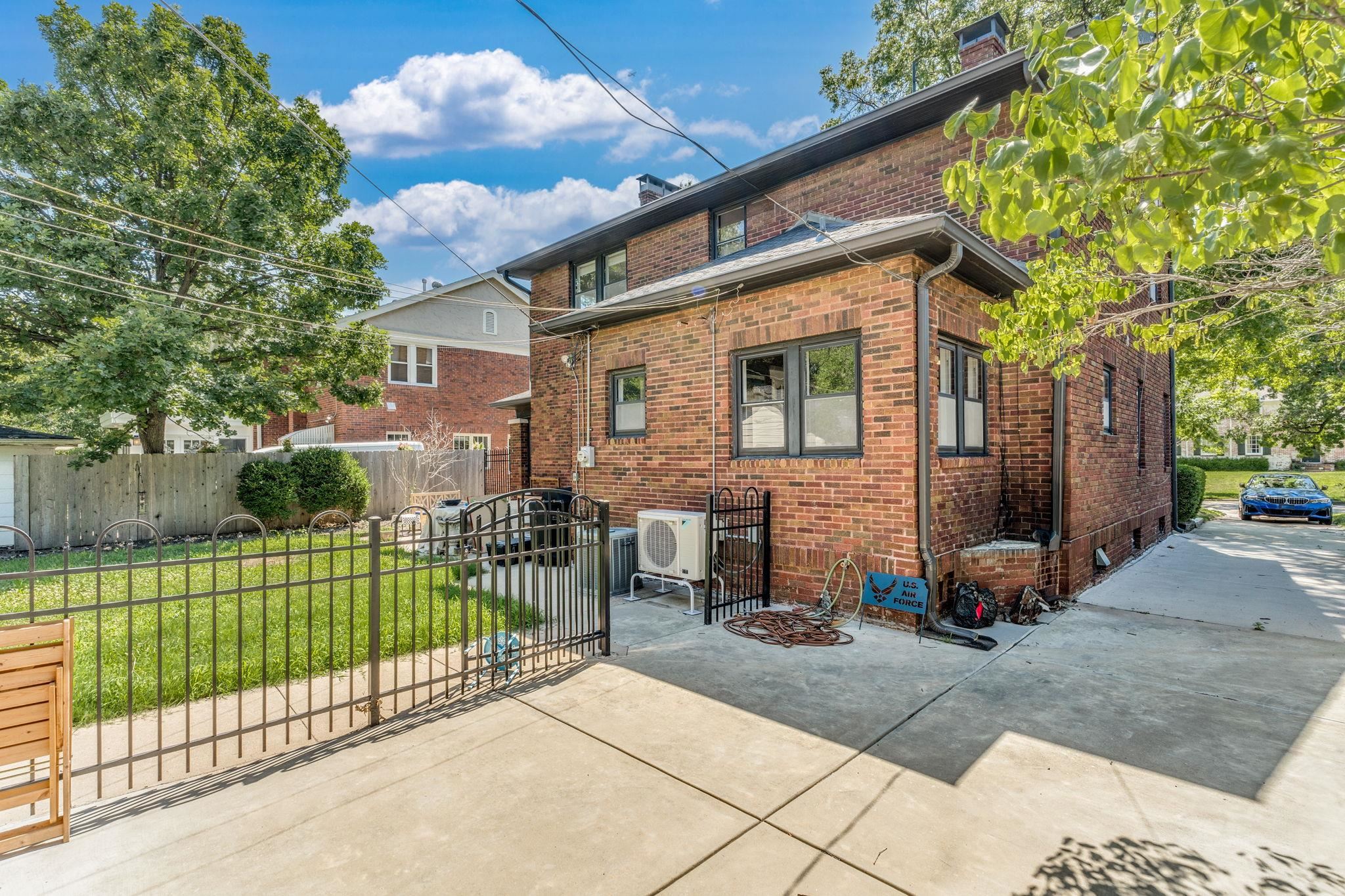 230 N Pershing St Property Photo 33
