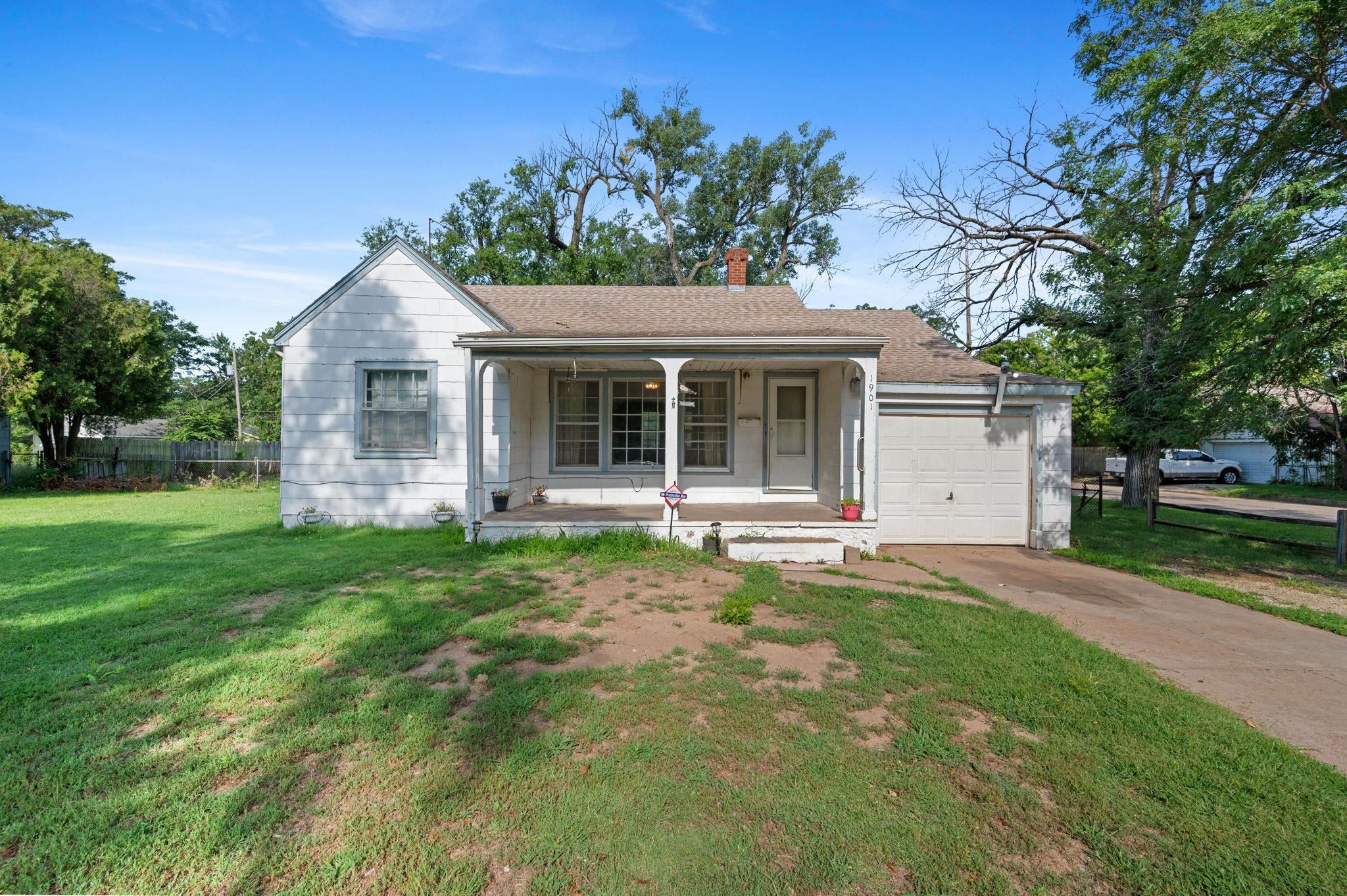 1901 S Emporia Ave Property Photo 1