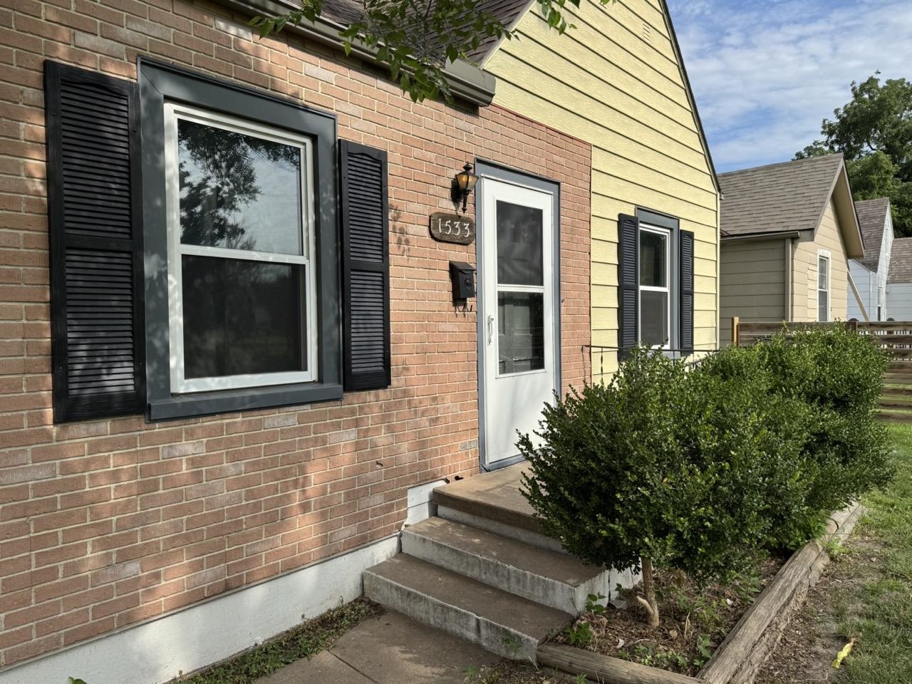 1533 S Kansas Ave Property Photo 1
