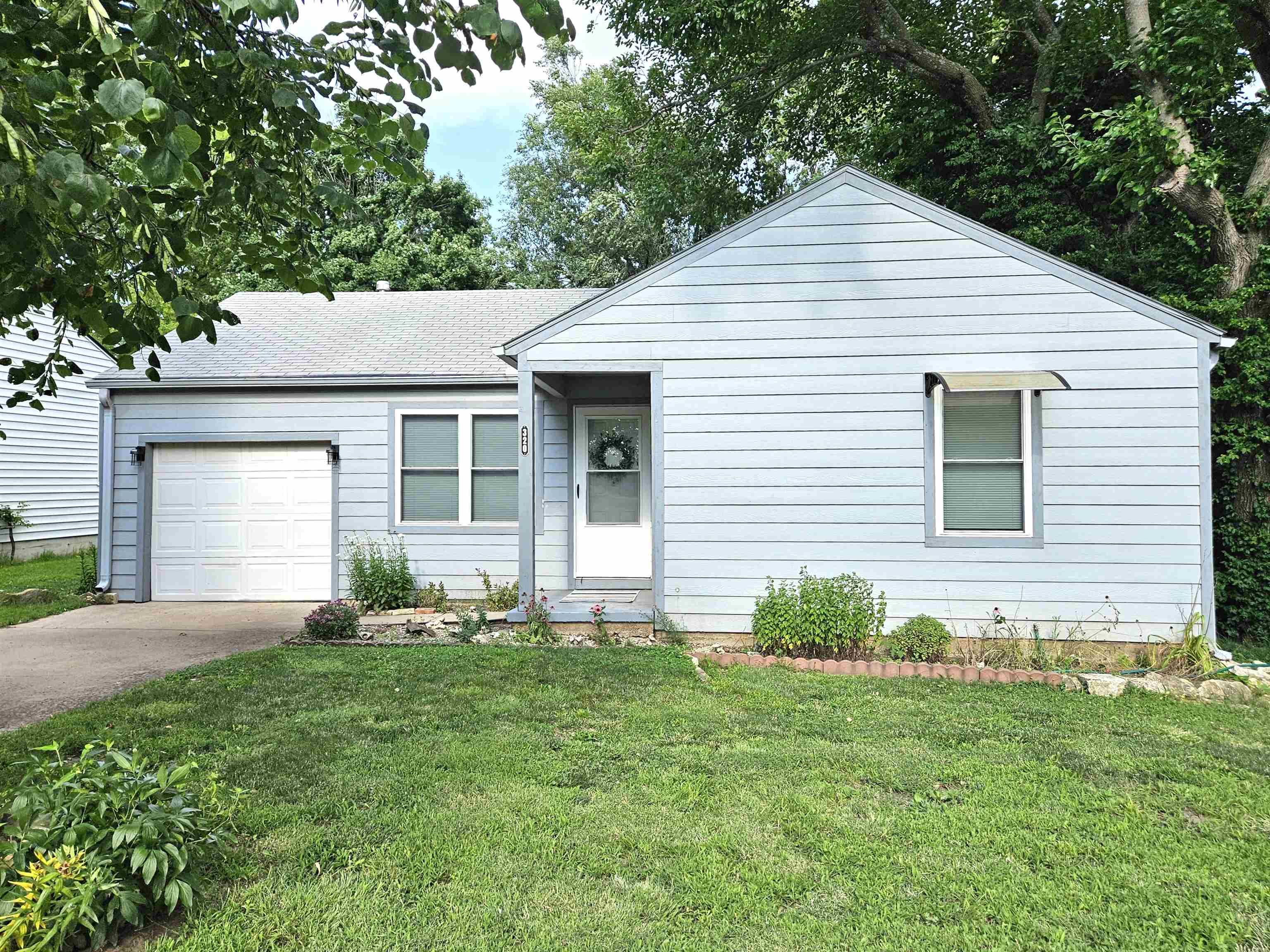 320 Mccabe St Property Photo 1