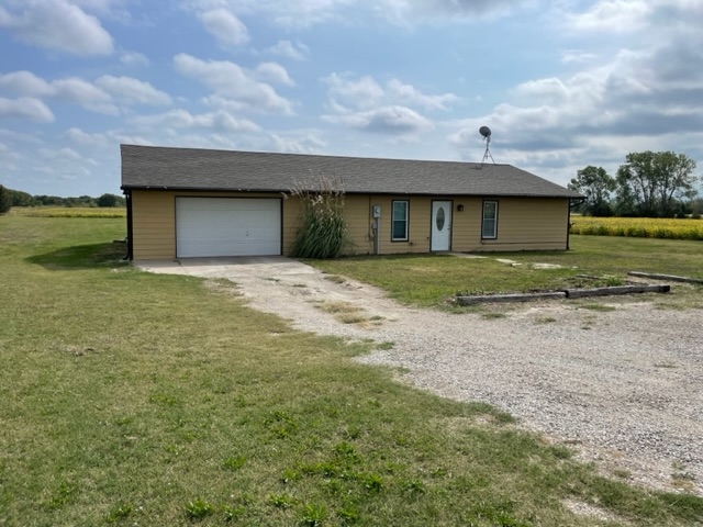 6240 N Webb Rd Property Photo 1