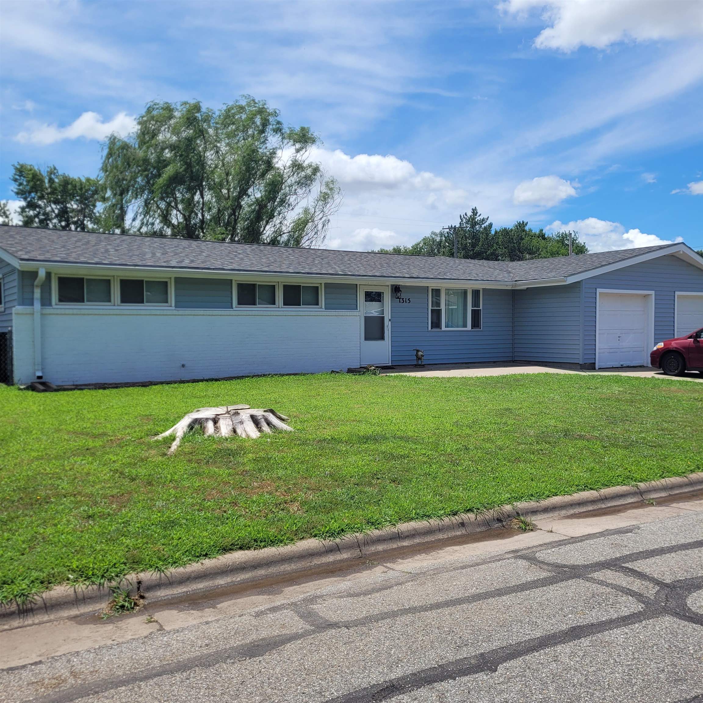 1315 Kingston Dr Property Photo 1