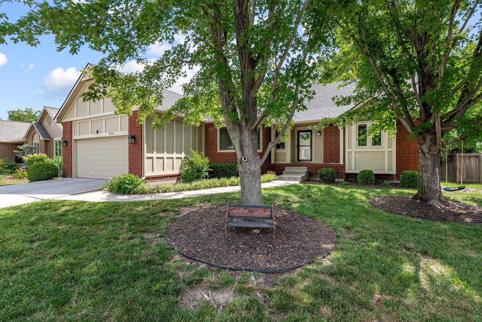 2510 N Lindberg St Property Photo 1