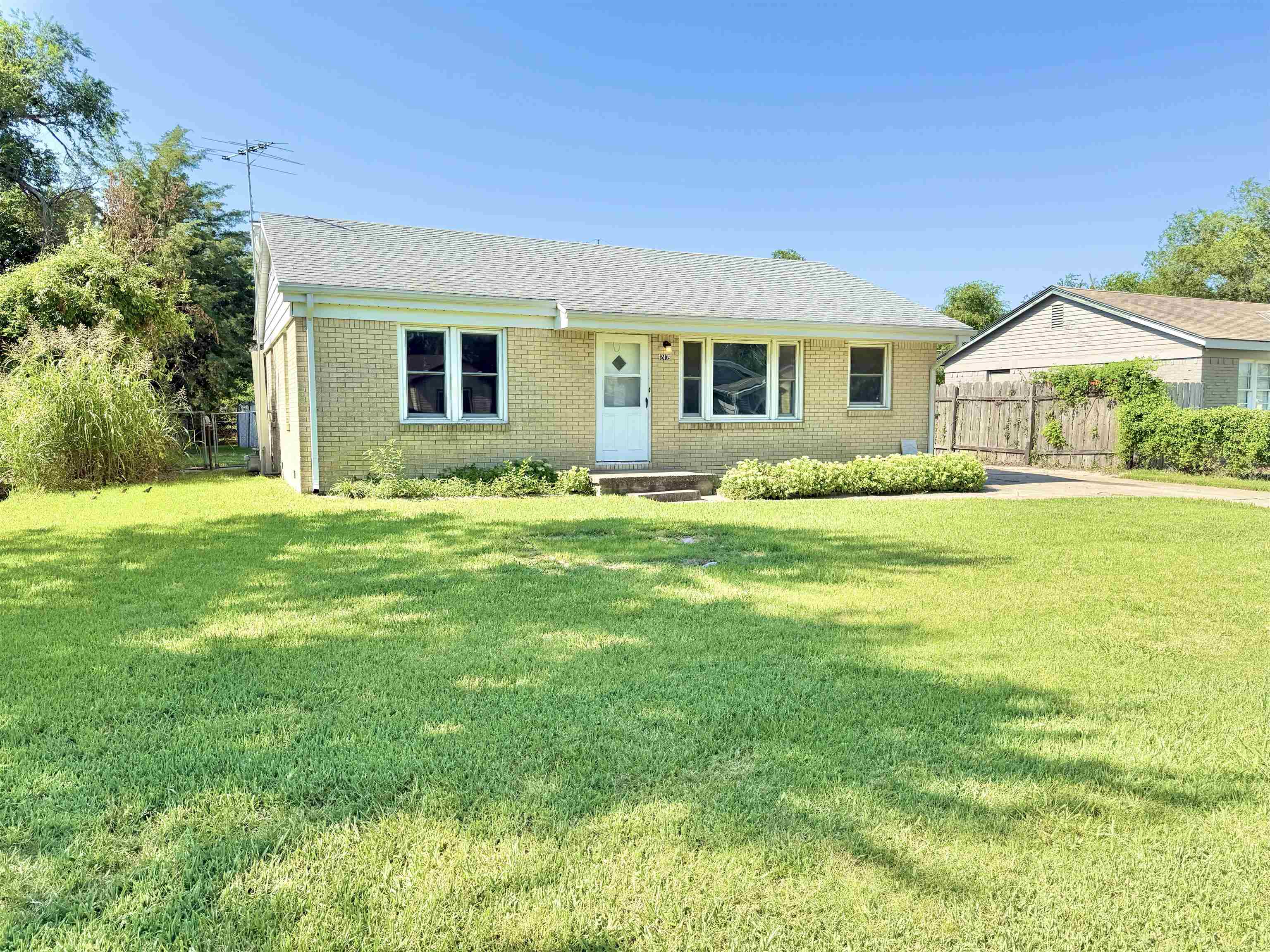 2409 W Graber Property Photo 1