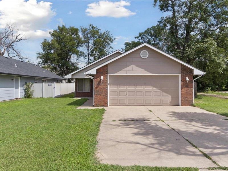 4102 W Douglas Ave Property Photo 1