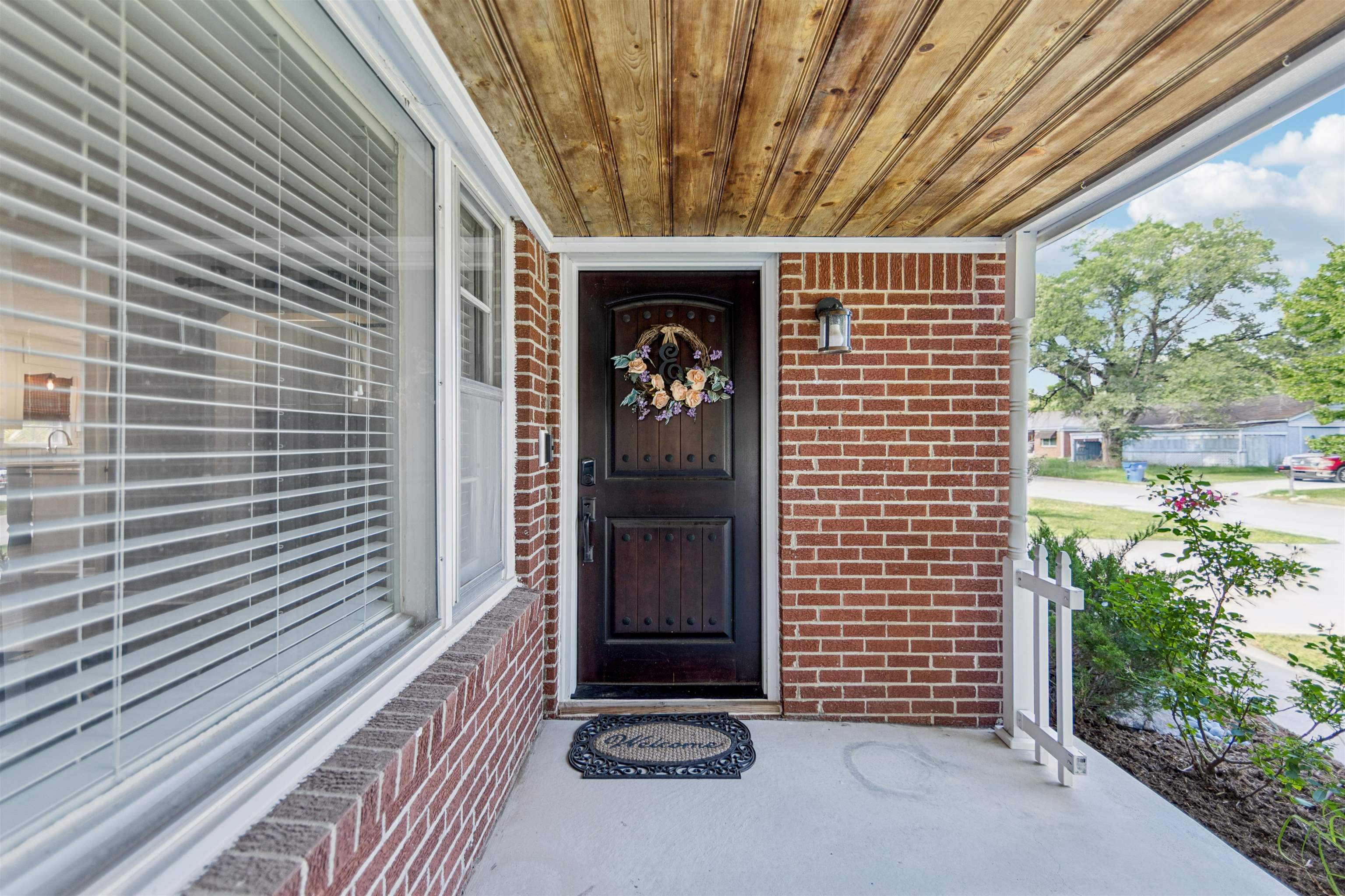 1227 N Derby Ave Property Photo 6