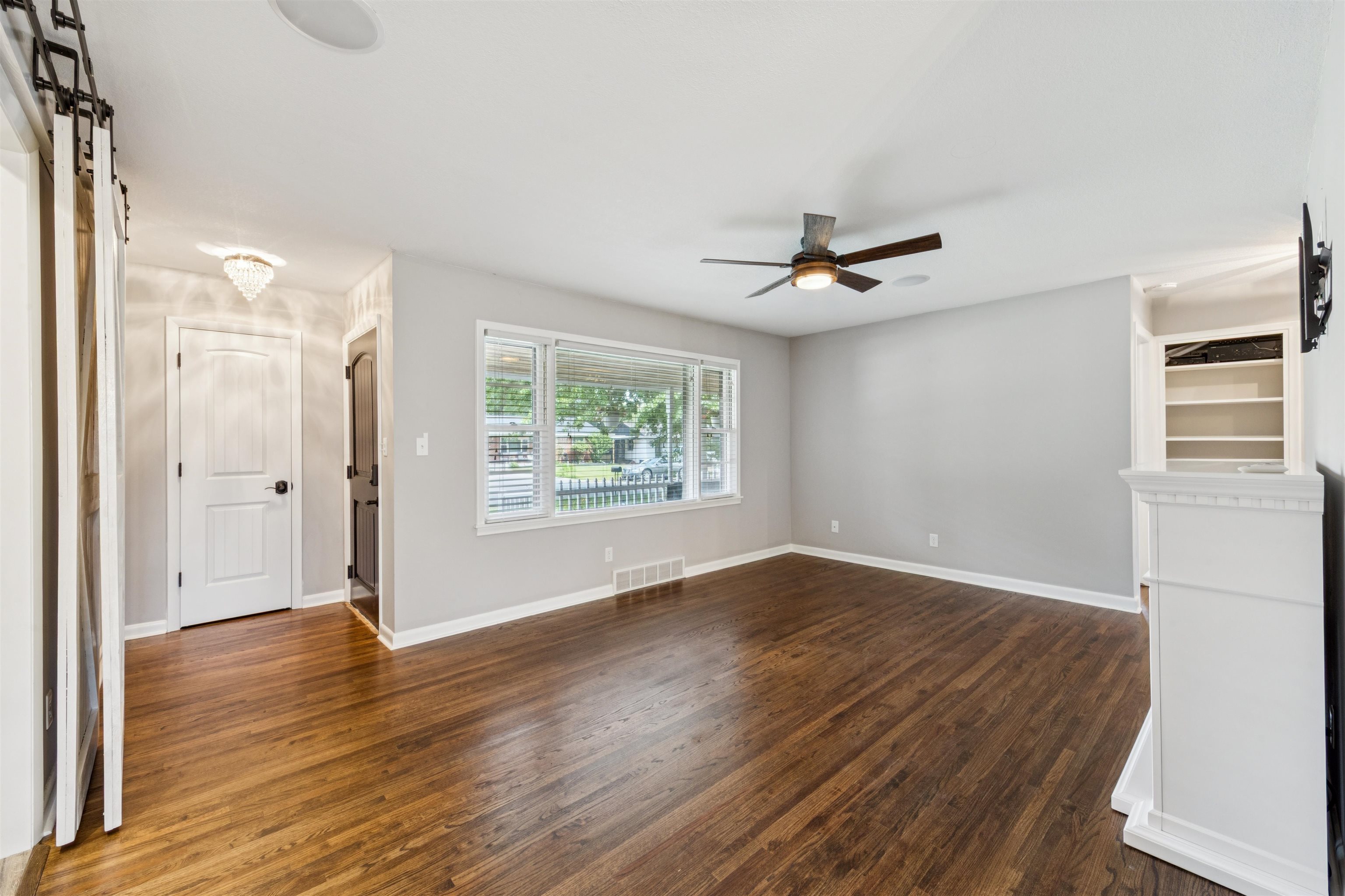 1227 N Derby Ave Property Photo 8
