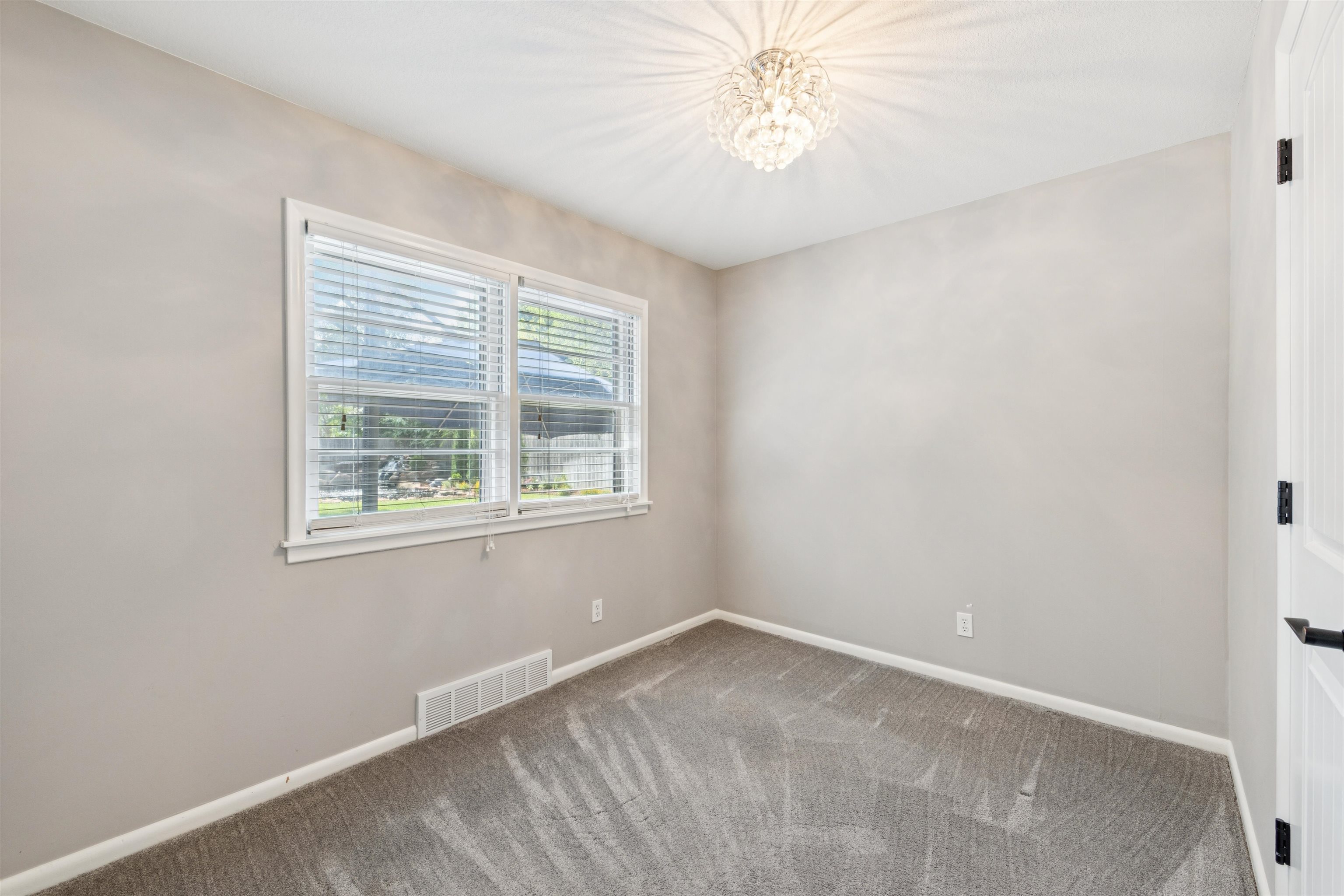 1227 N Derby Ave Property Photo 24
