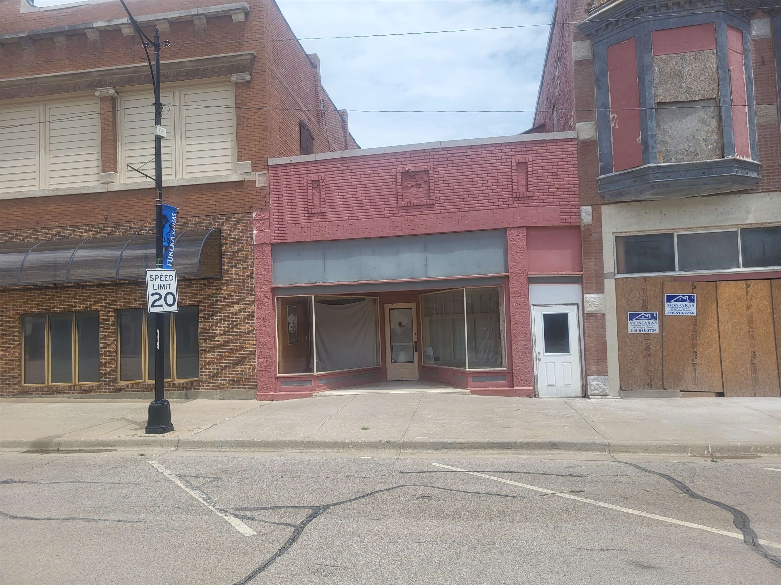 214 N Main St Property Photo 1