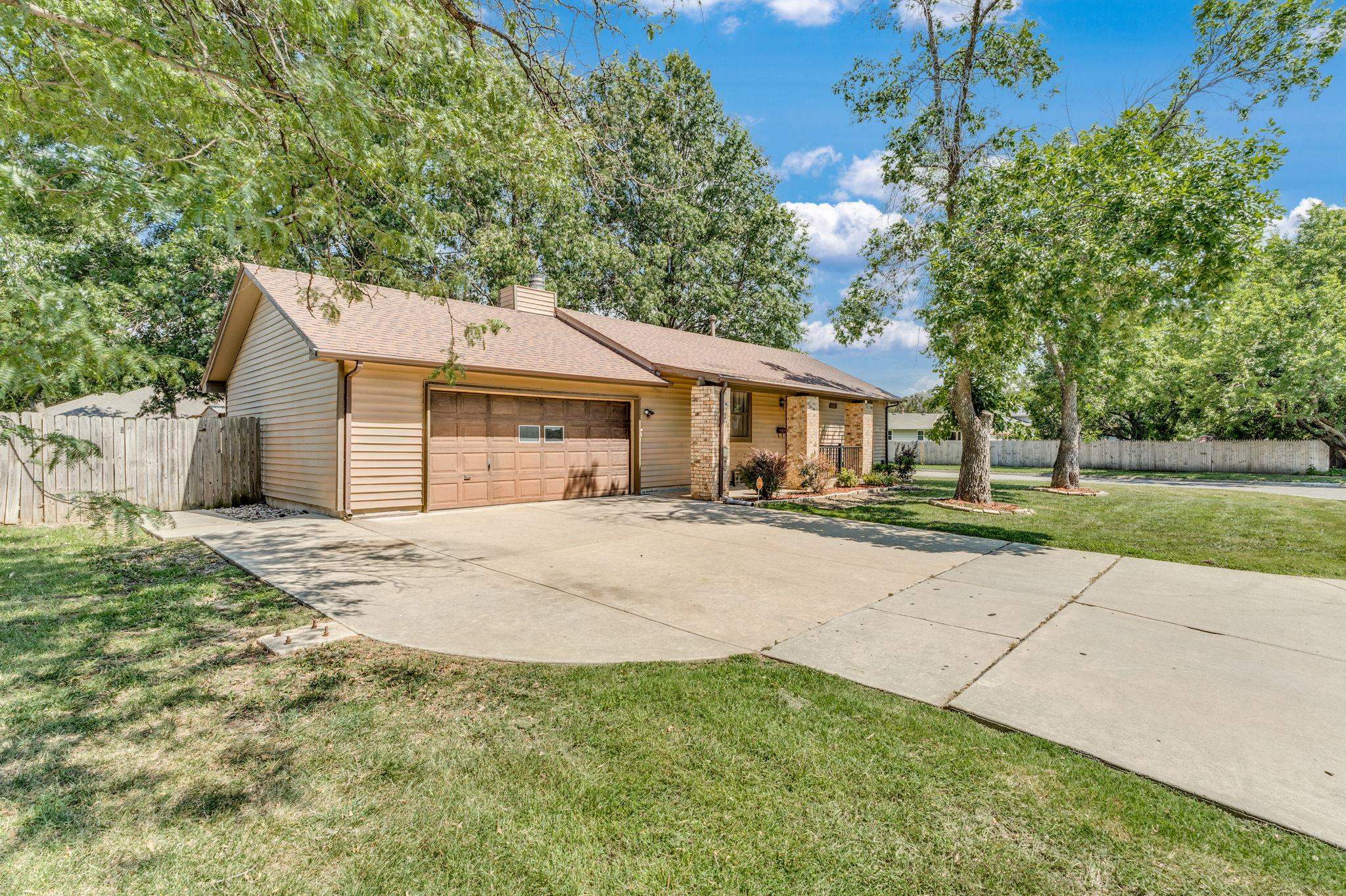 1034 S Dalton Dr Property Photo 4