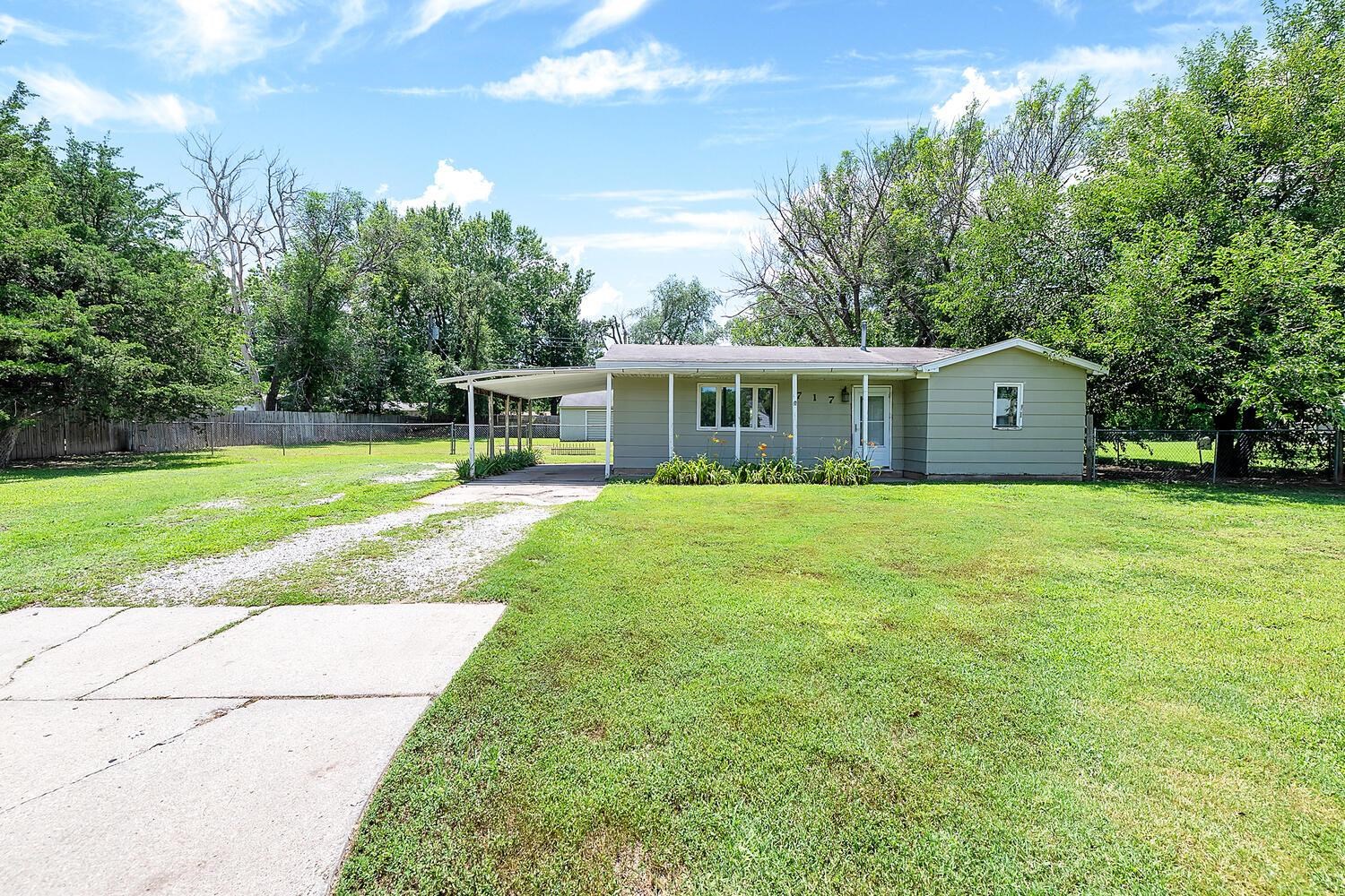 717 W Sunrise Dr Property Photo 1
