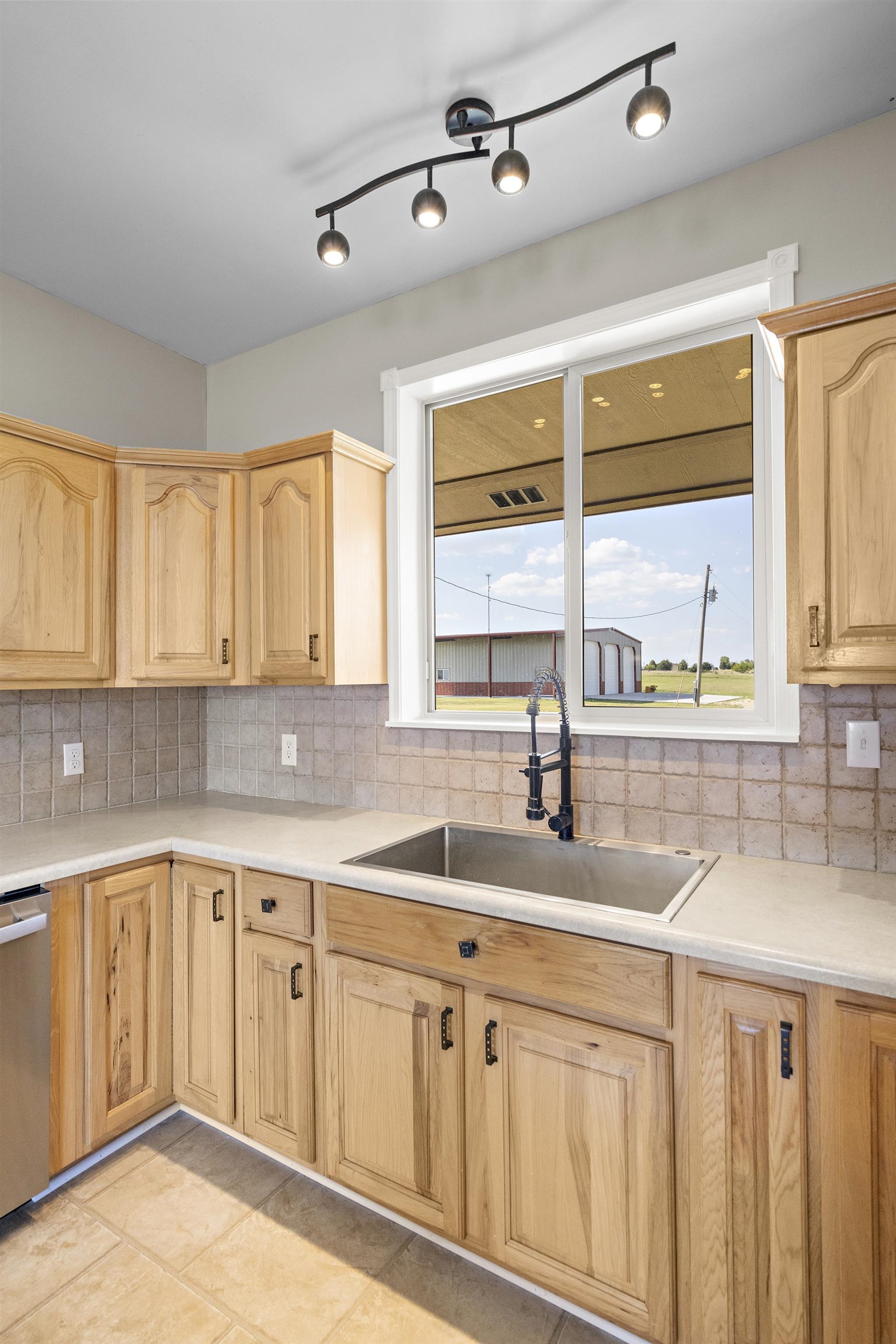 105 Jet Cir Property Photo 21