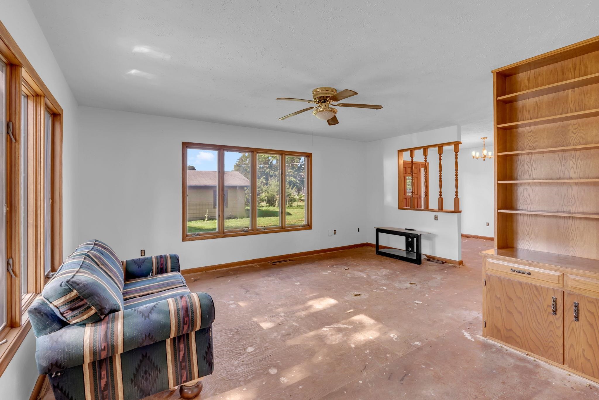 401 S Edwards Ave. Property Photo 4