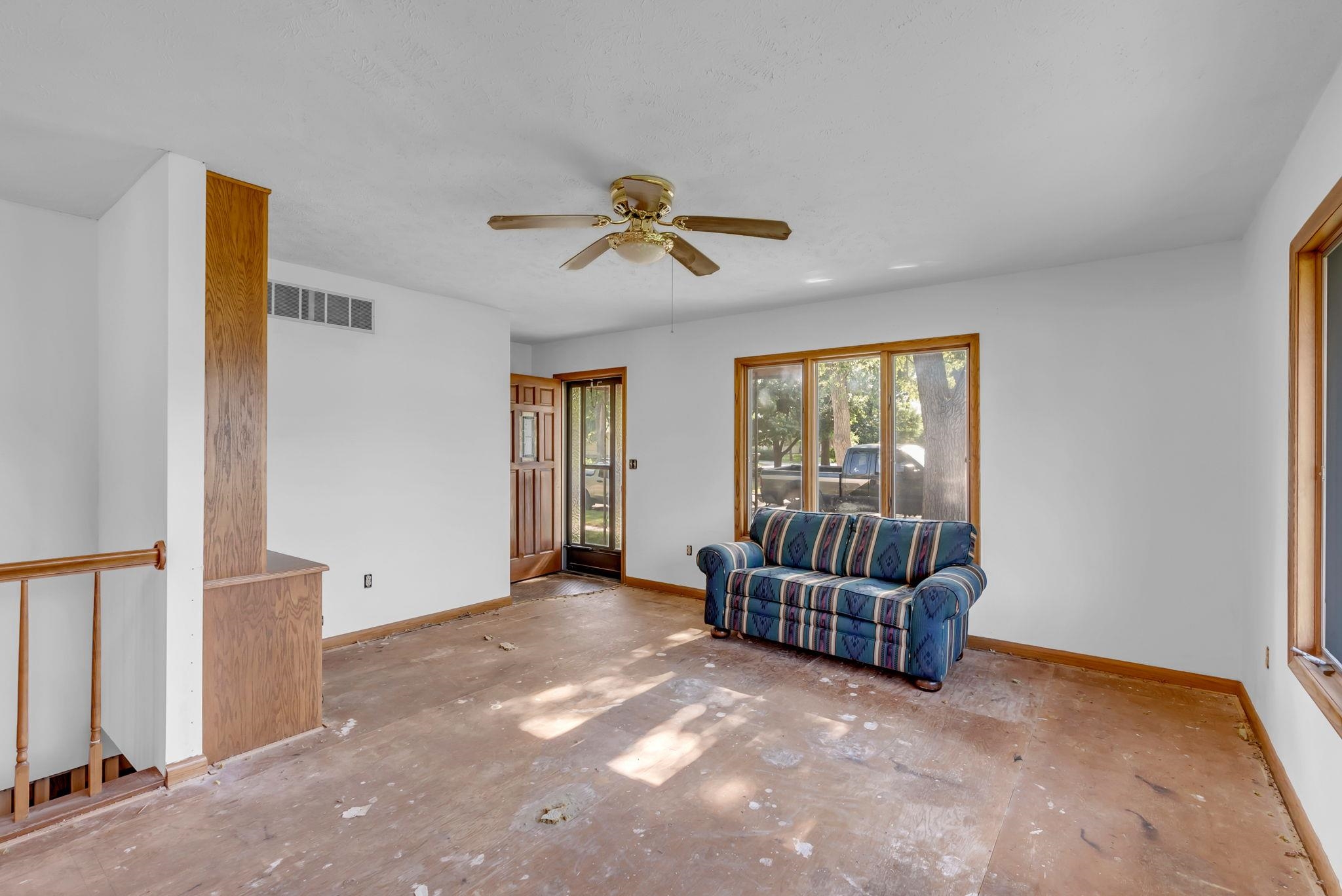 401 S Edwards Ave. Property Photo 6