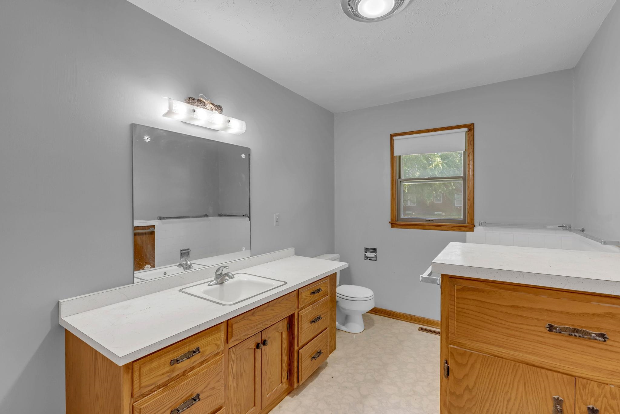 401 S Edwards Ave. Property Photo 16