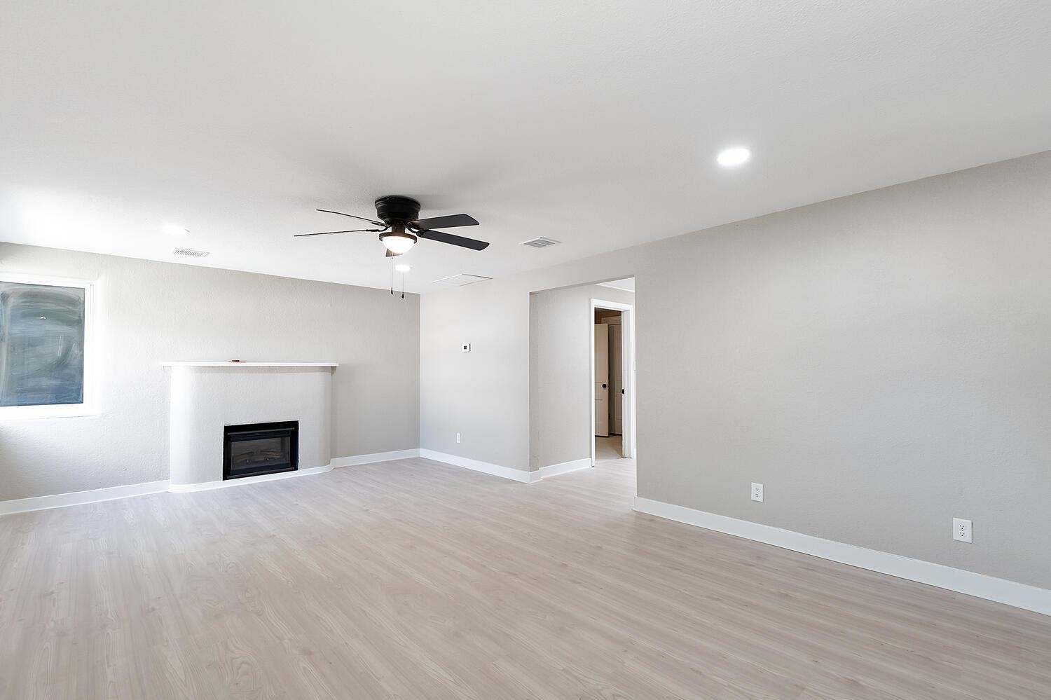 506 Sunnyside Ct Property Photo 4
