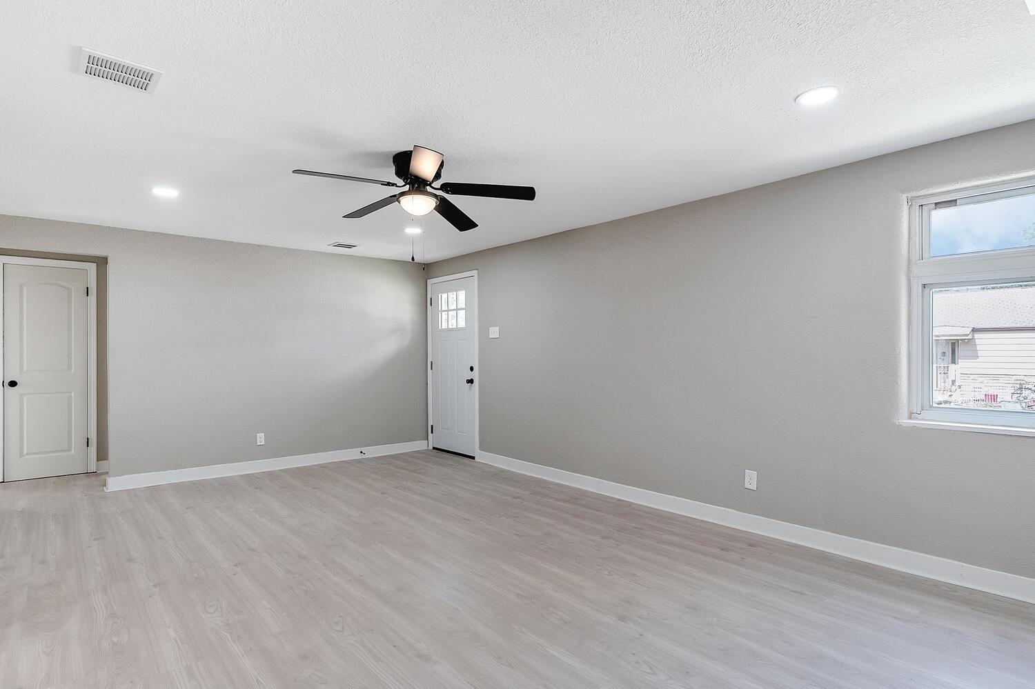 506 Sunnyside Ct Property Photo 6