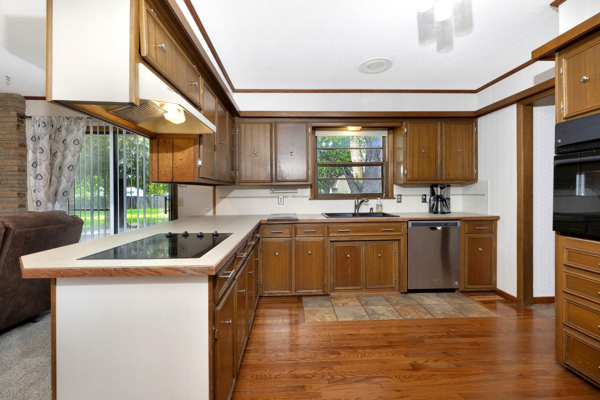 5575 N Sedgwick Property Photo 7