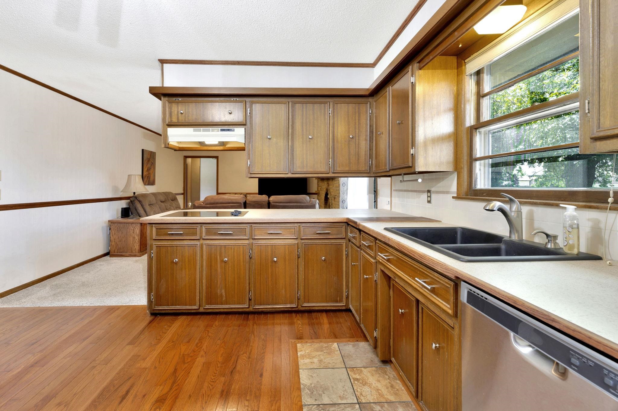 5575 N Sedgwick Property Photo 9