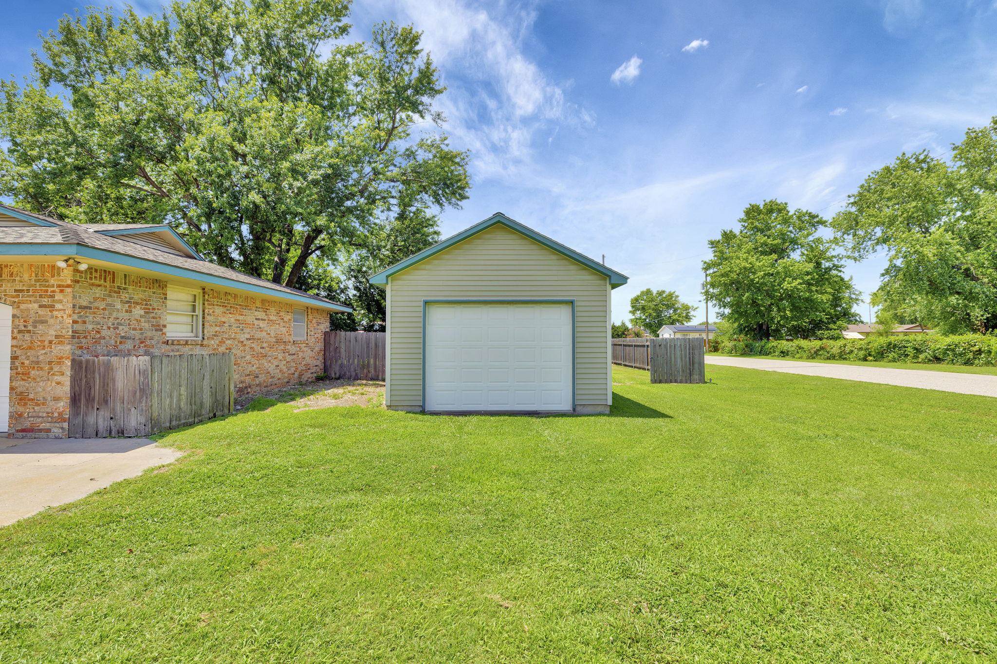 5575 N Sedgwick Property Photo 29