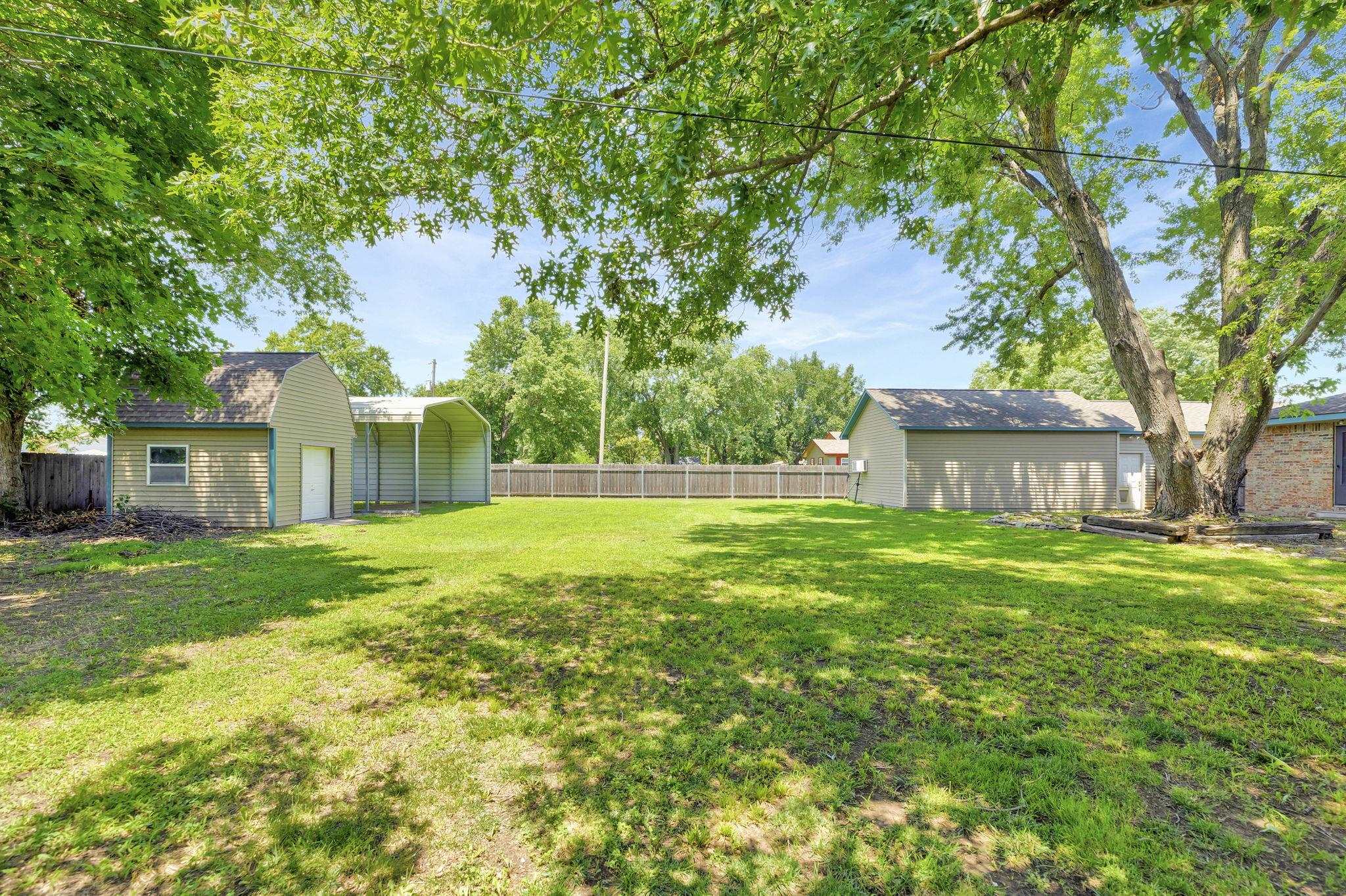 5575 N Sedgwick Property Photo 36