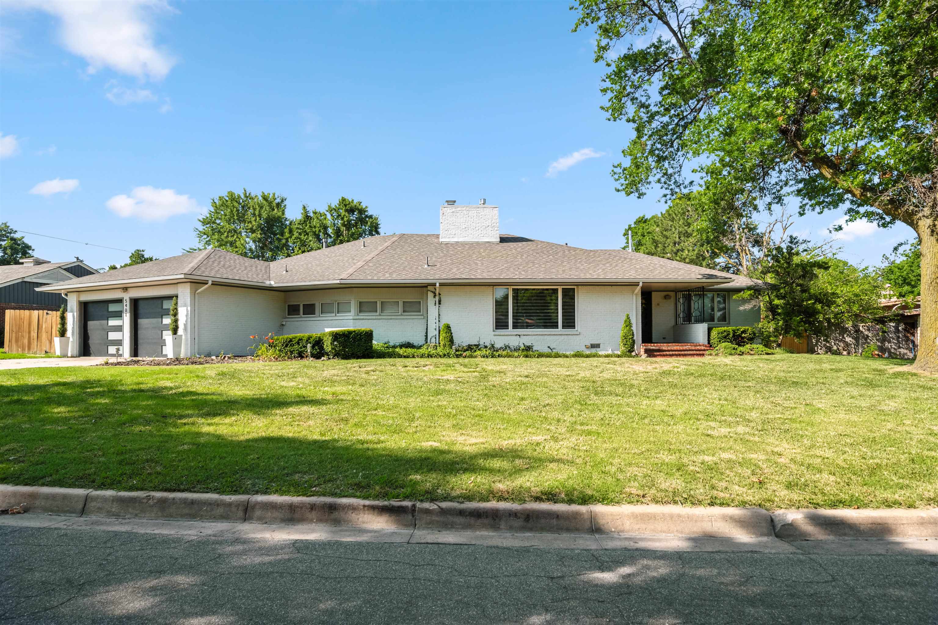5401 E Polo Dr Property Photo 1