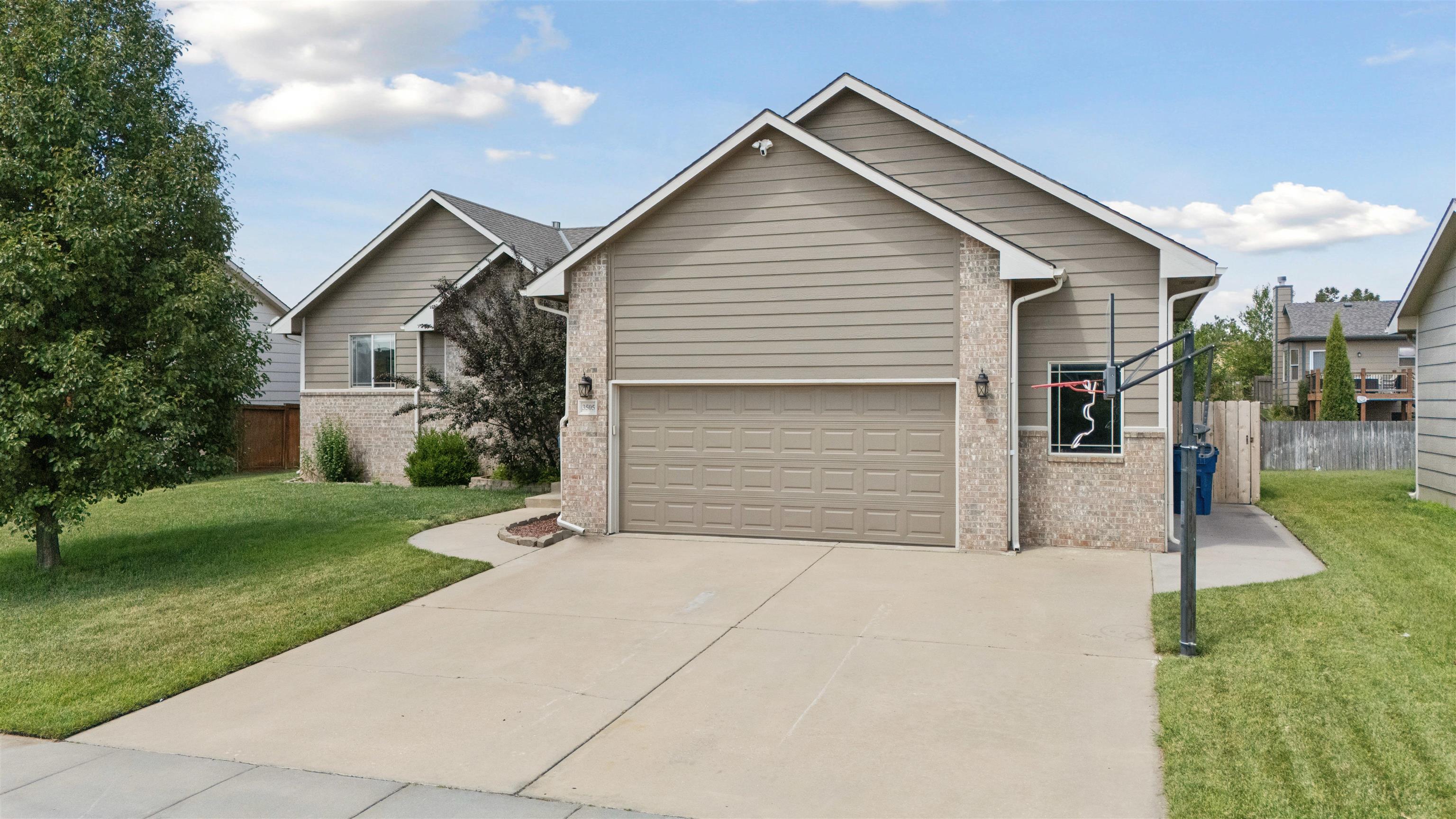3505 N High Pt Property Photo 1