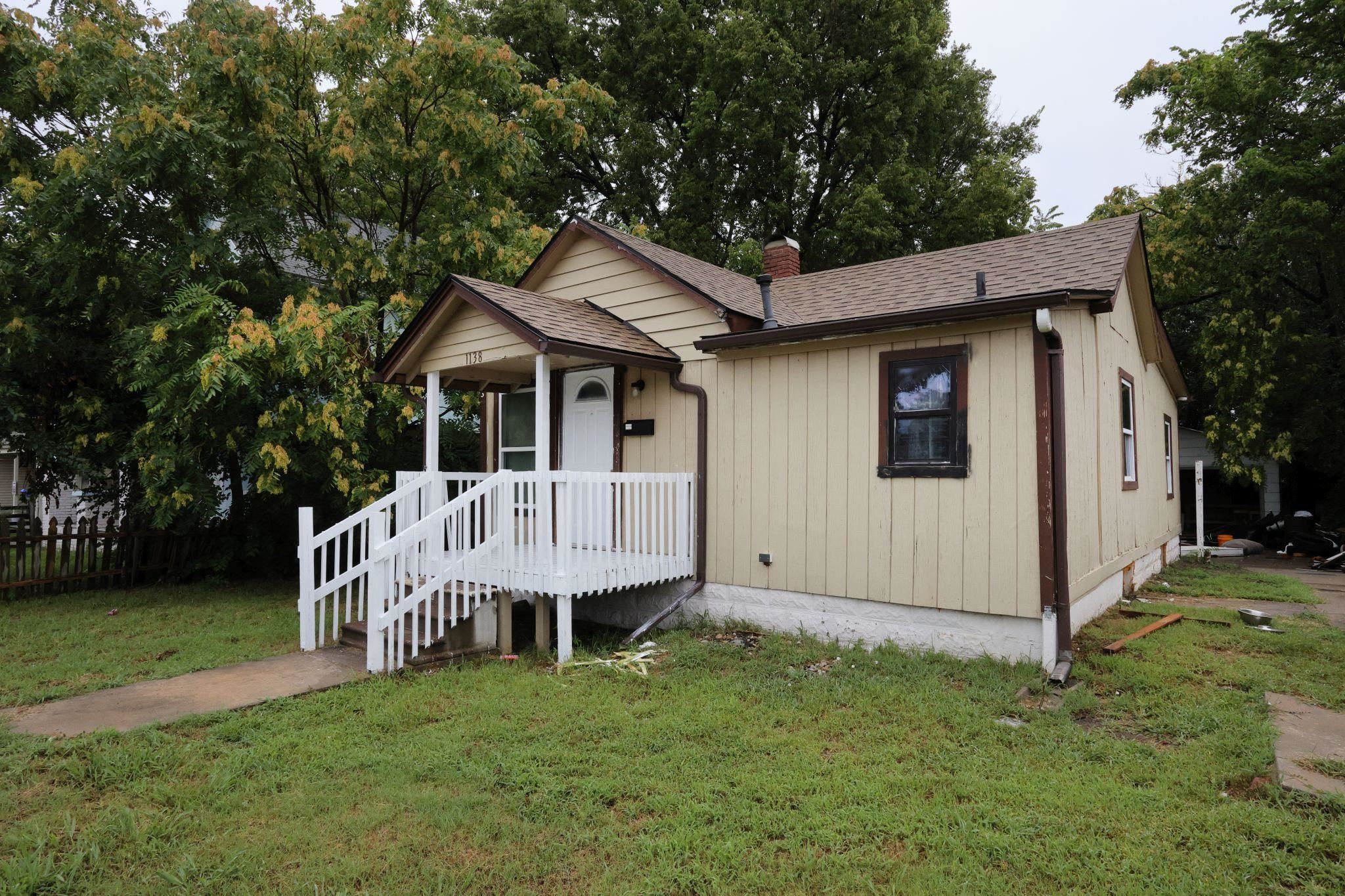 1138 S Hydraulic St Property Photo 1