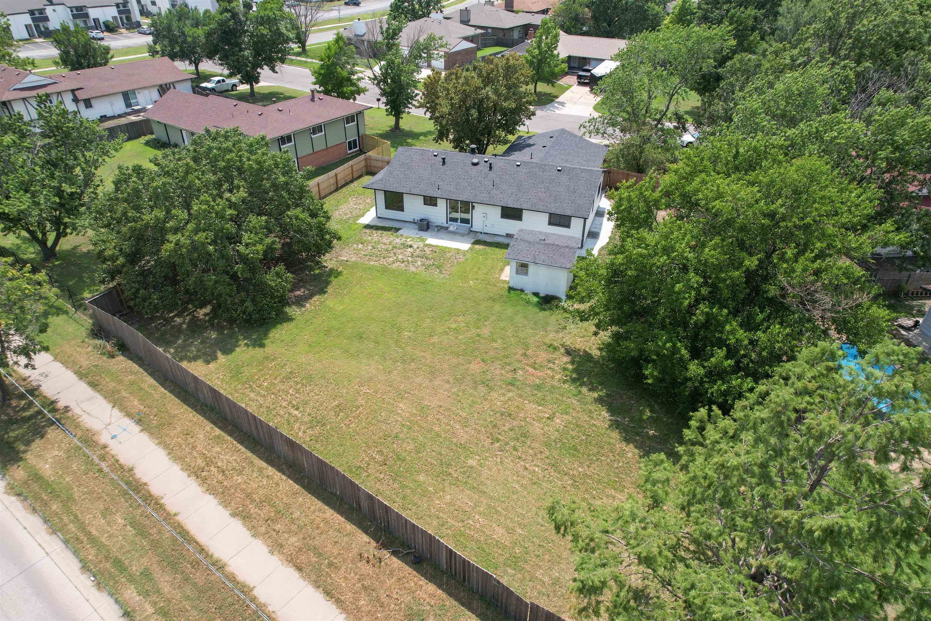 1044 S Beech Property Photo 3