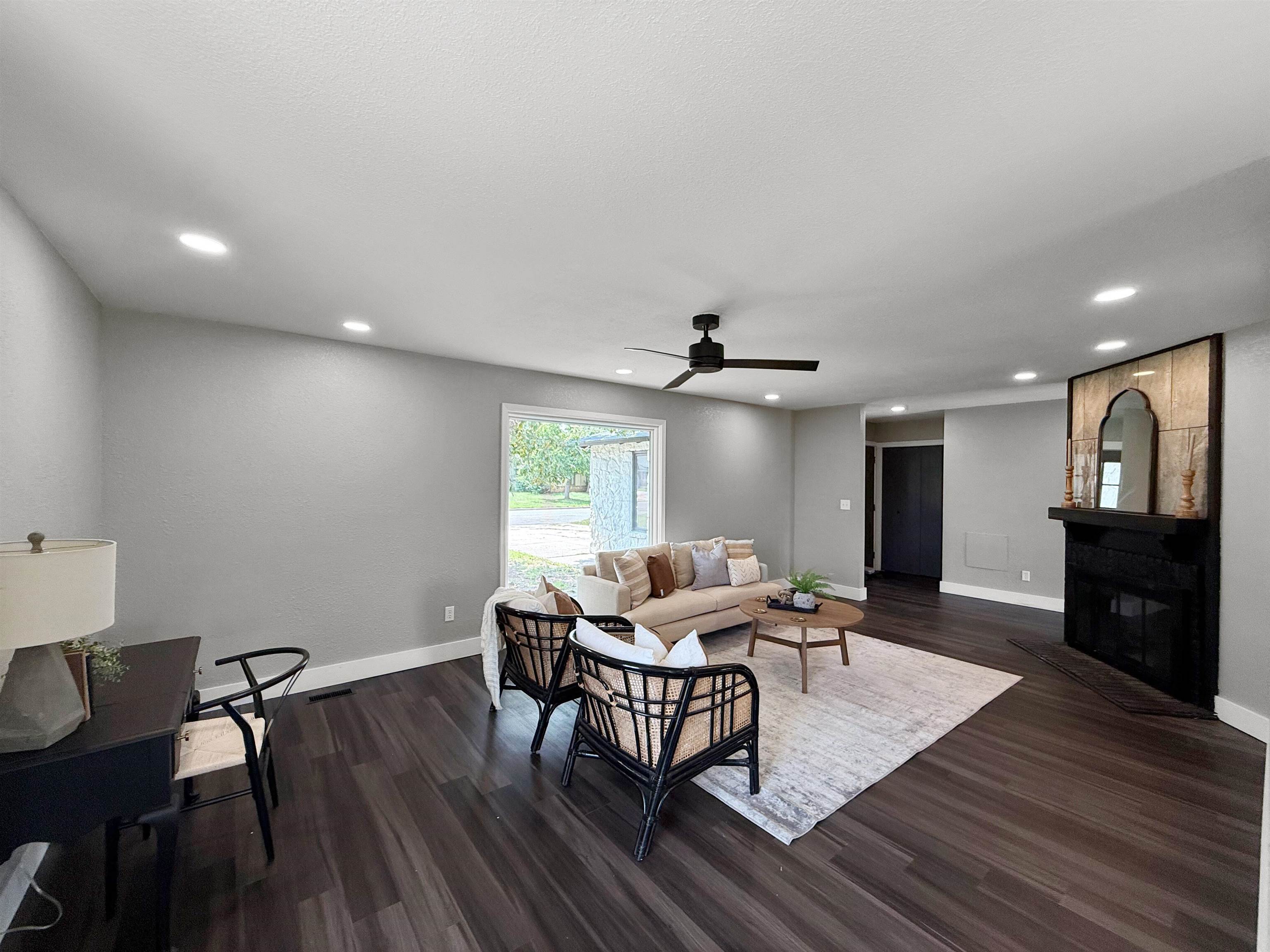 1044 S Beech Property Photo 5