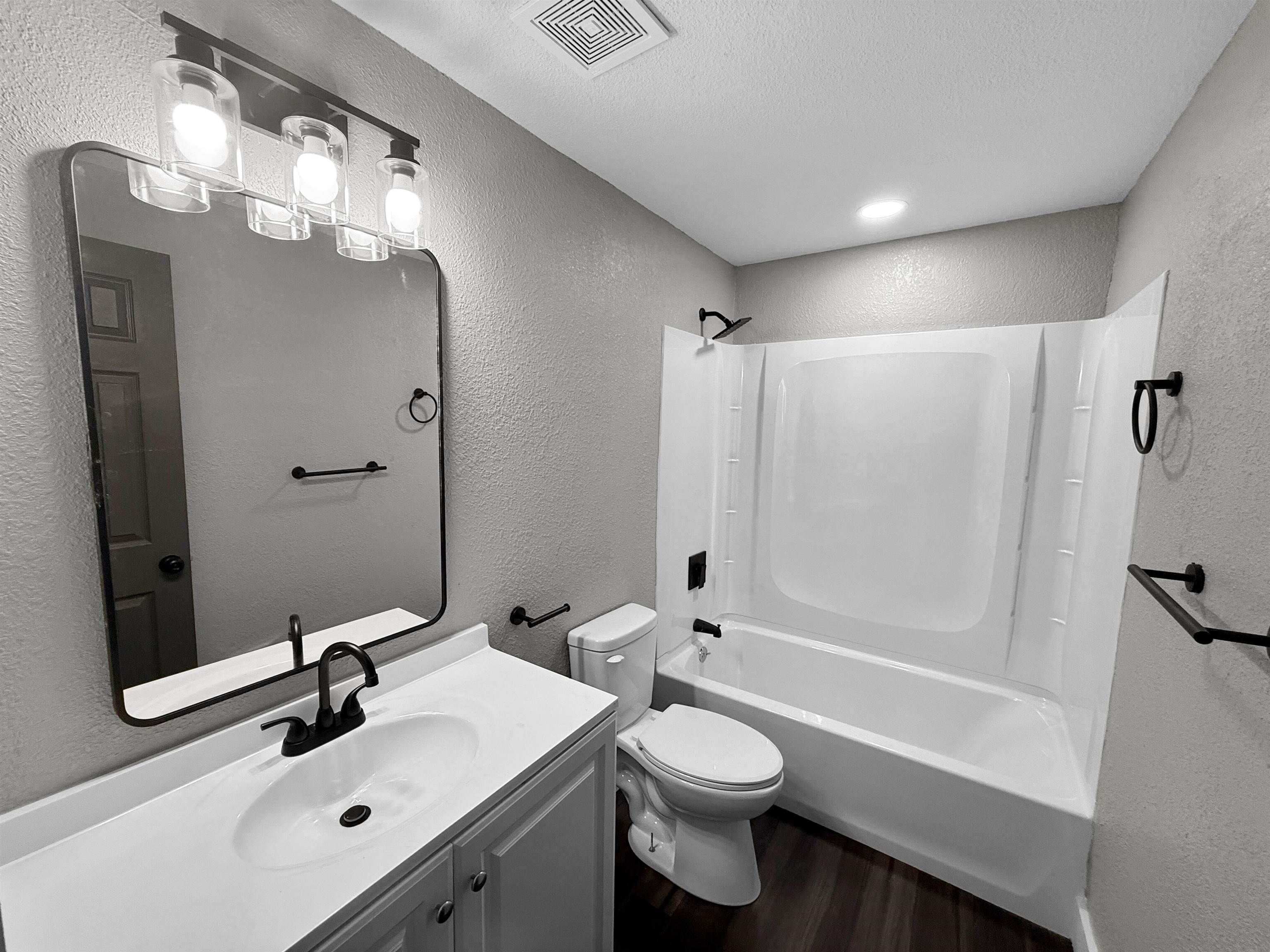 1044 S Beech Property Photo 9