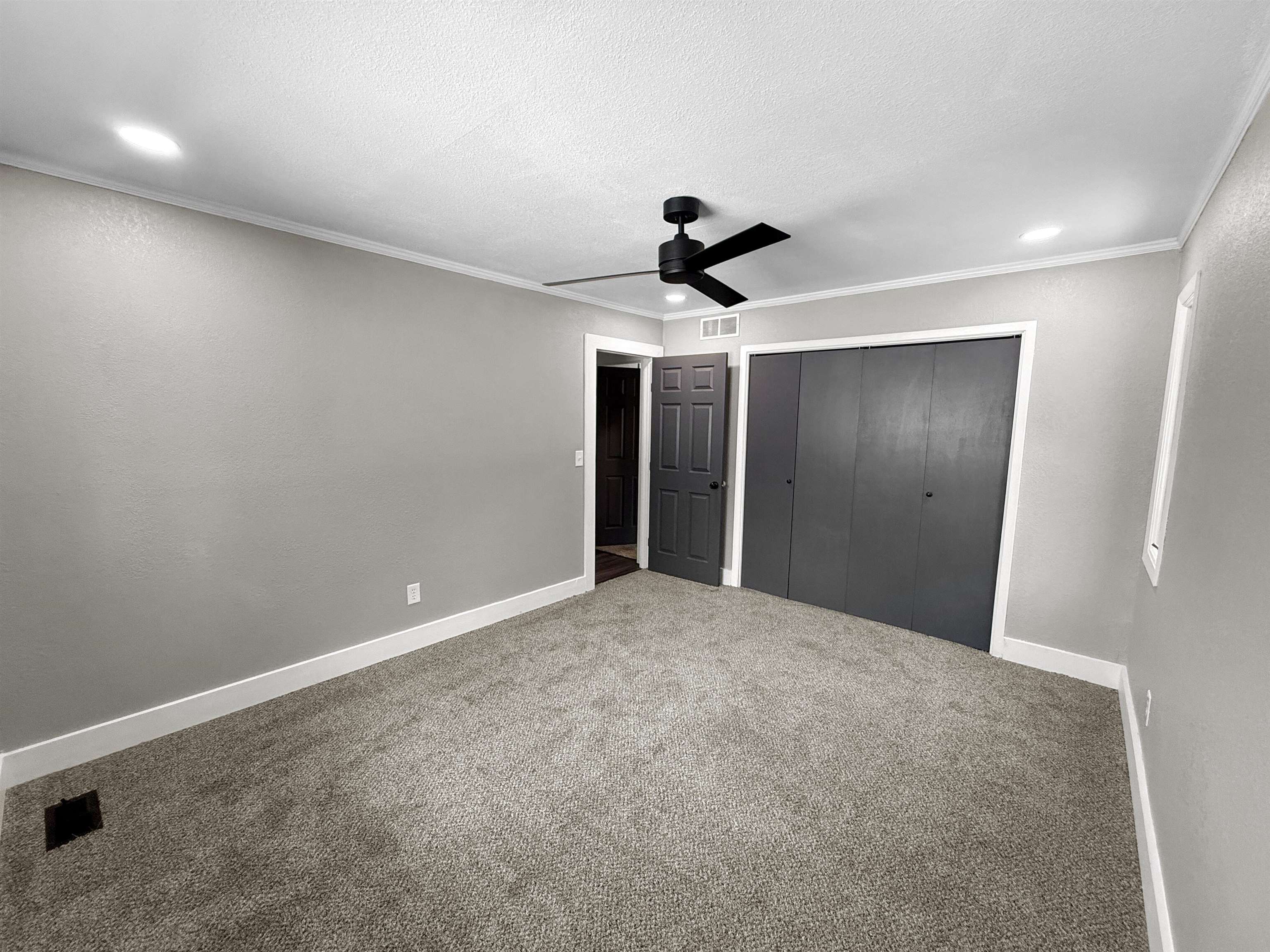 1044 S Beech Property Photo 11