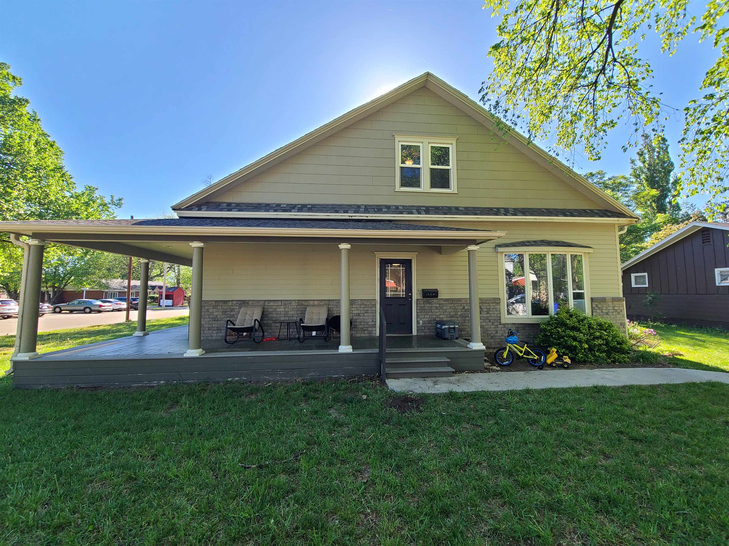 423 W State St. Property Photo 2