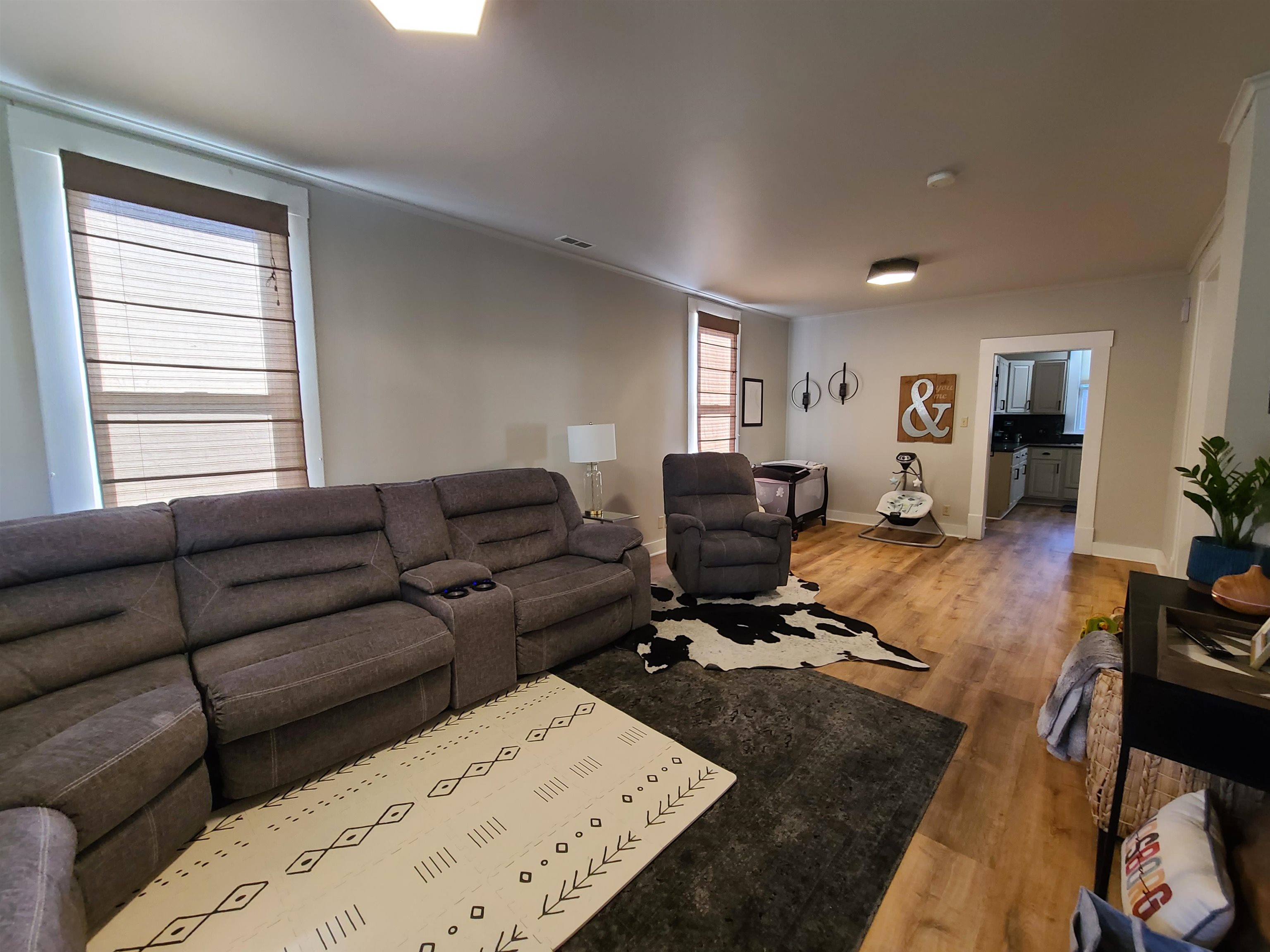 423 W State St. Property Photo 4