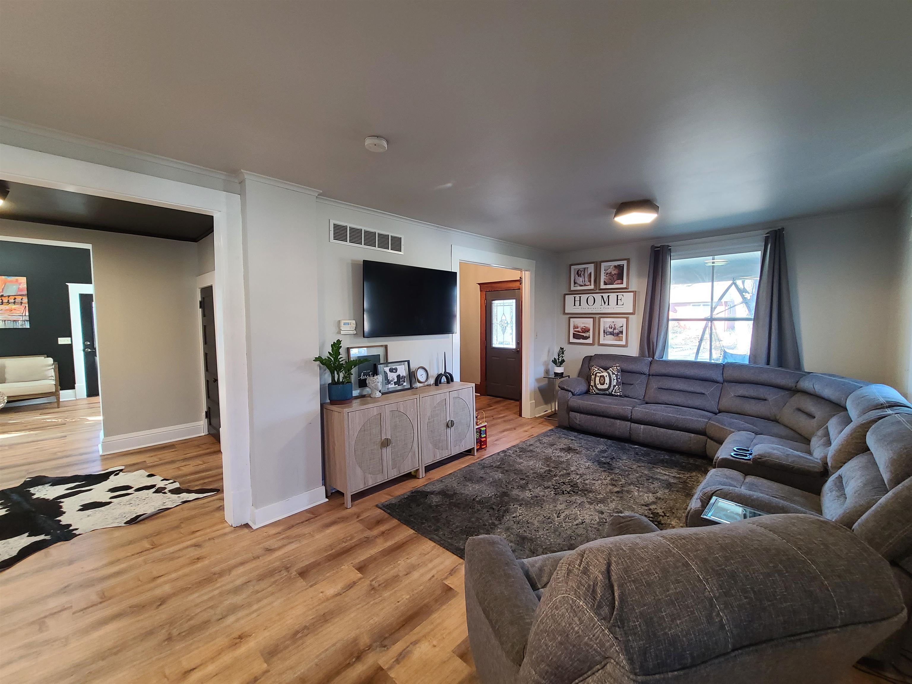 423 W State St. Property Photo 6