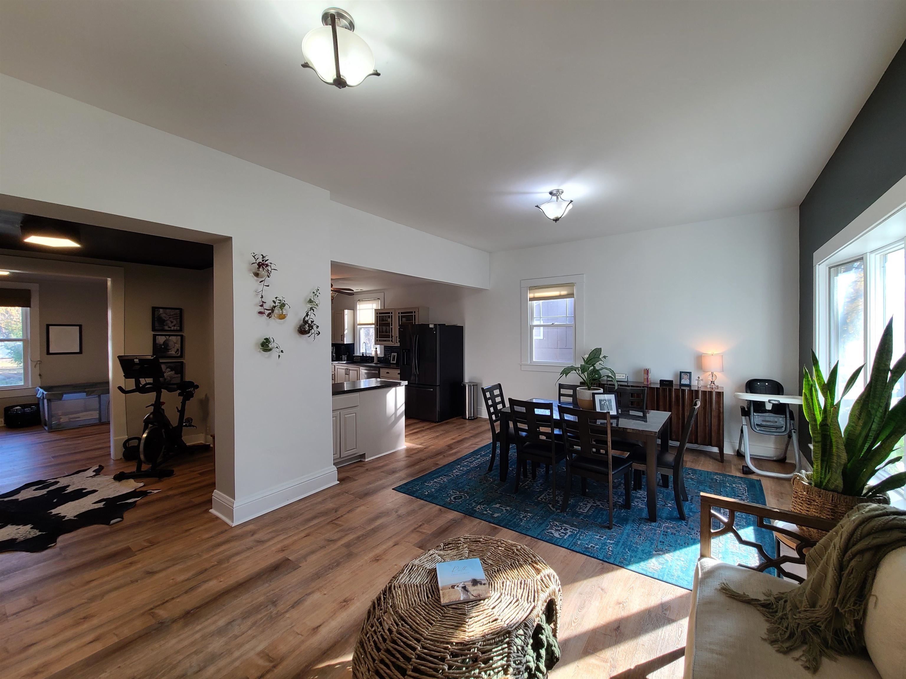 423 W State St. Property Photo 9
