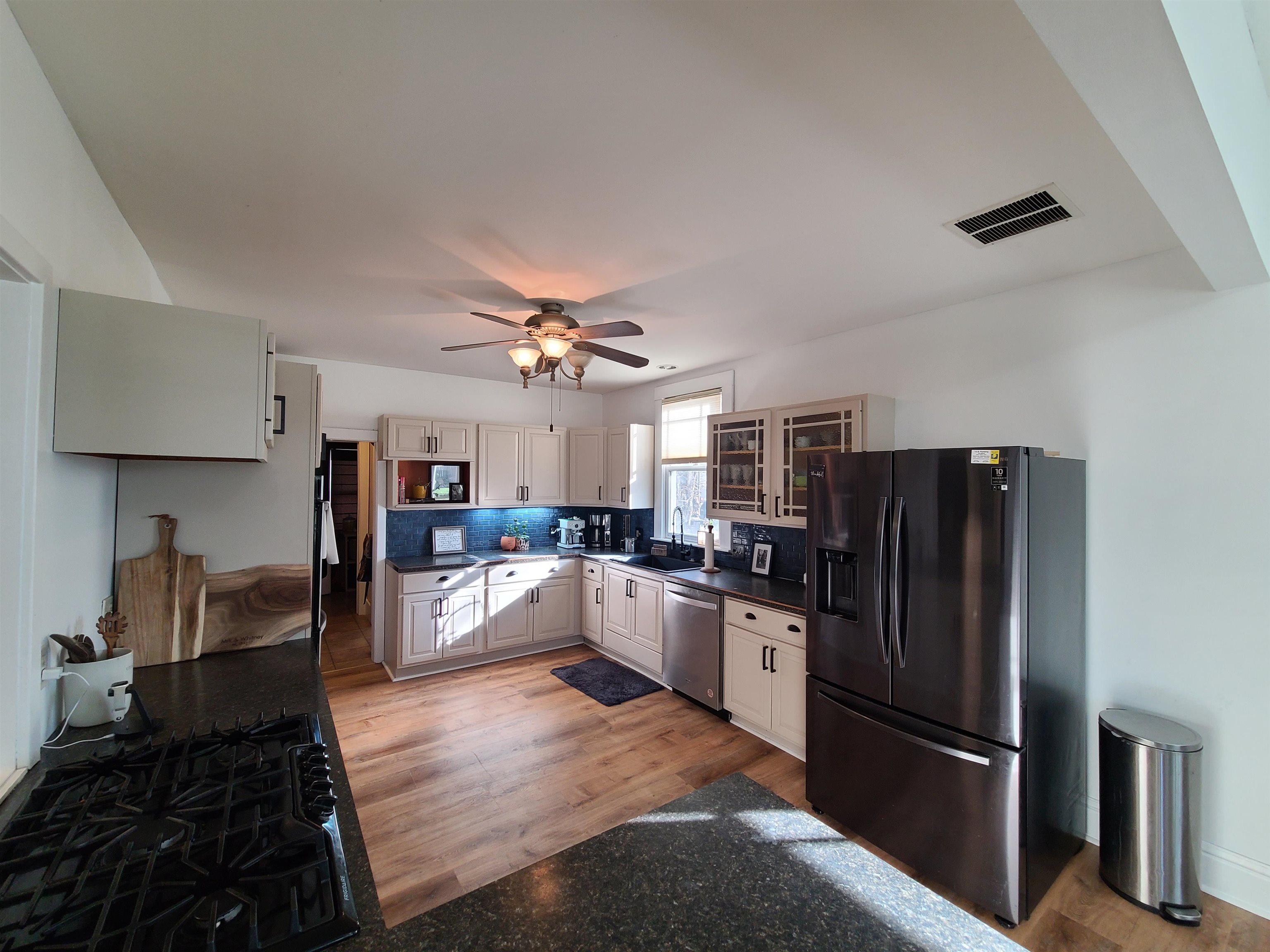 423 W State St. Property Photo 10